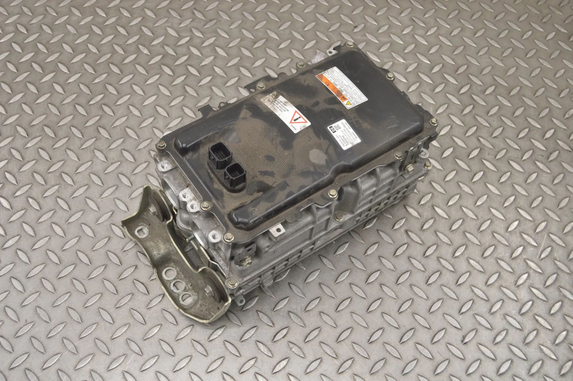 Toyota RAV4 (XA40) Invertteri Inverter — TOYOTA RAV (4 V XA50) (2018-...) — G...