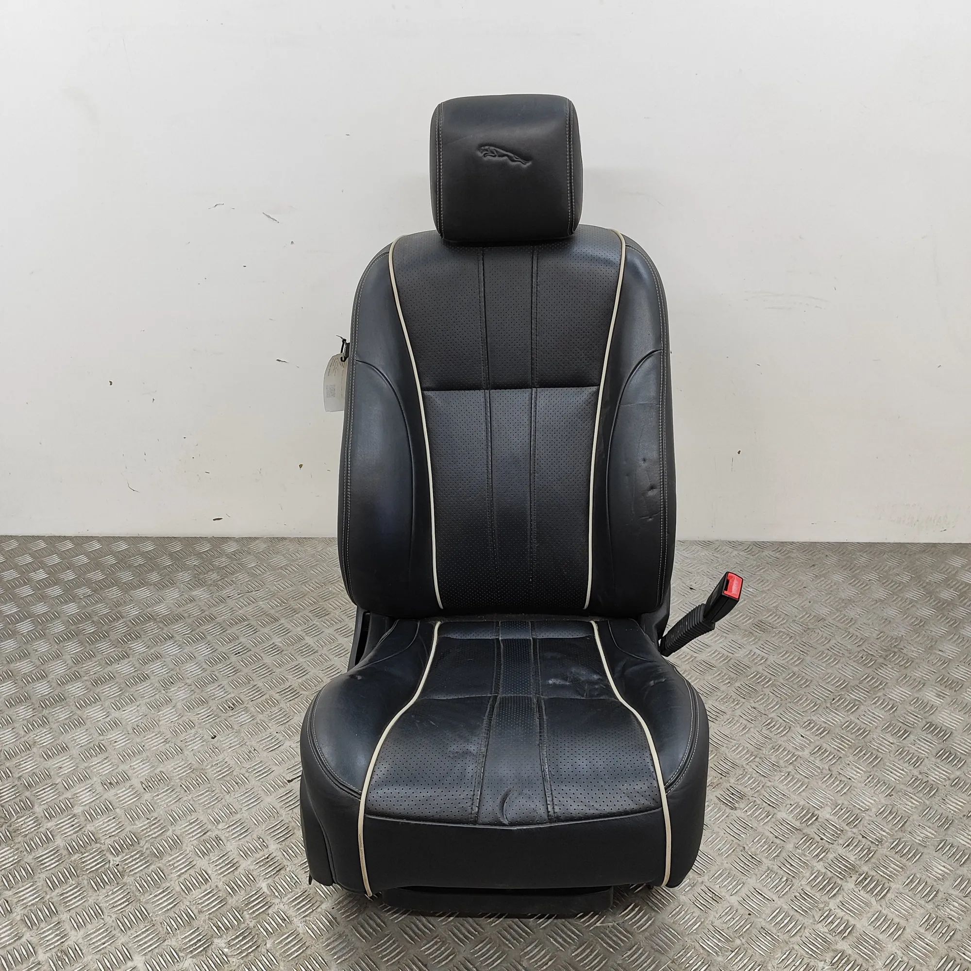 Jaguar XJ Front Right Seat Front right seat — JAGUAR XJ (X351) (2009-...) ...