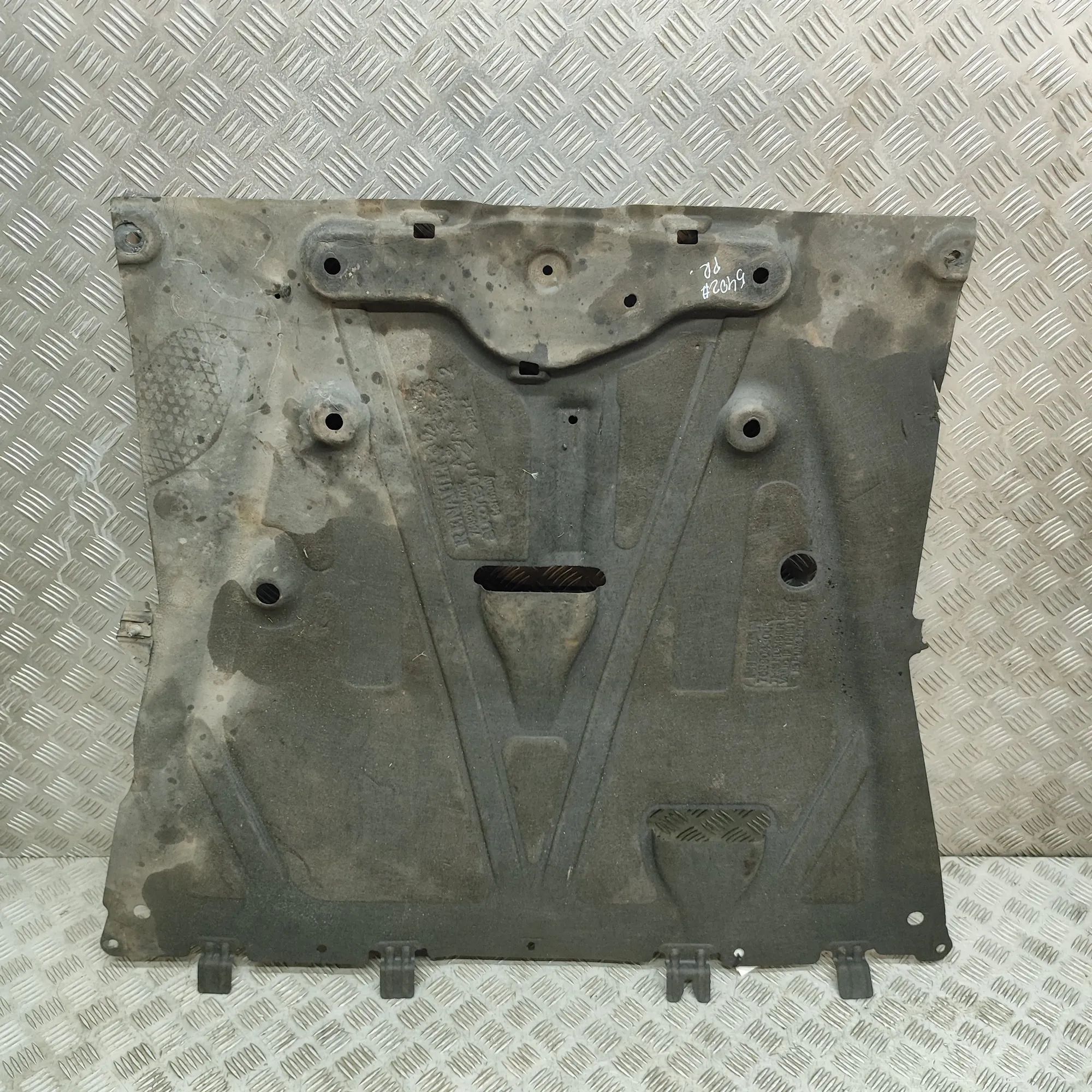 Nissan Juke Moottori muovikansi Engine cover — NISSAN JUKE (F16) (2019-...) — 7...