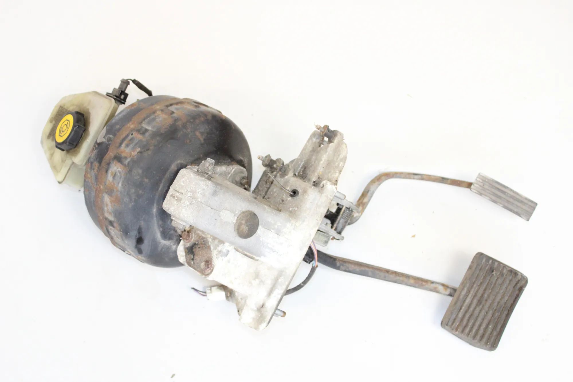 Jaguar XJ (X300) Brake Servo Booster Brake Servo Booster — JAGUAR XJ (X300, X330) (1...