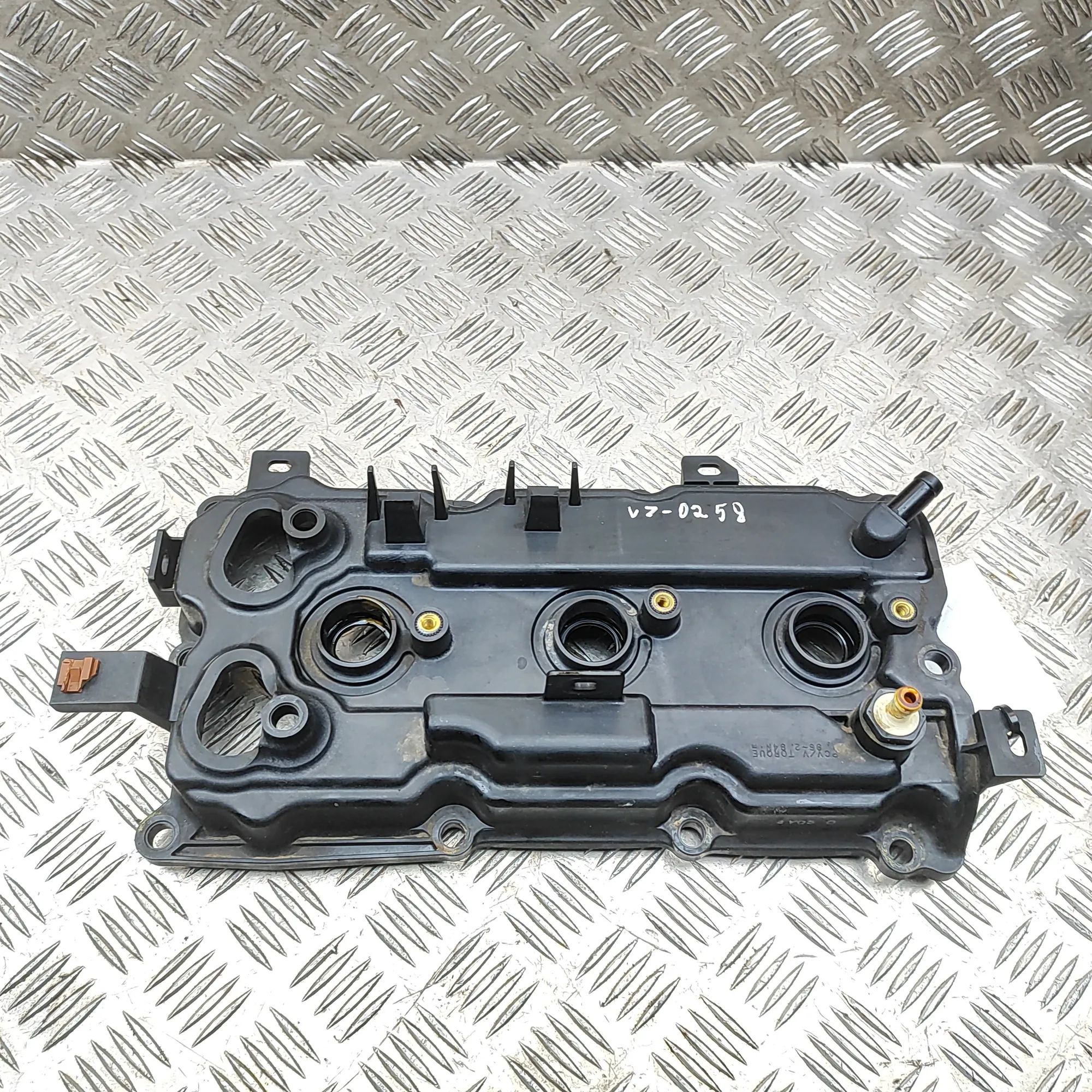 Infiniti Q50 Valve Cover Right Side Valve Cover Right Side — INFINITI Q50 (2013-......