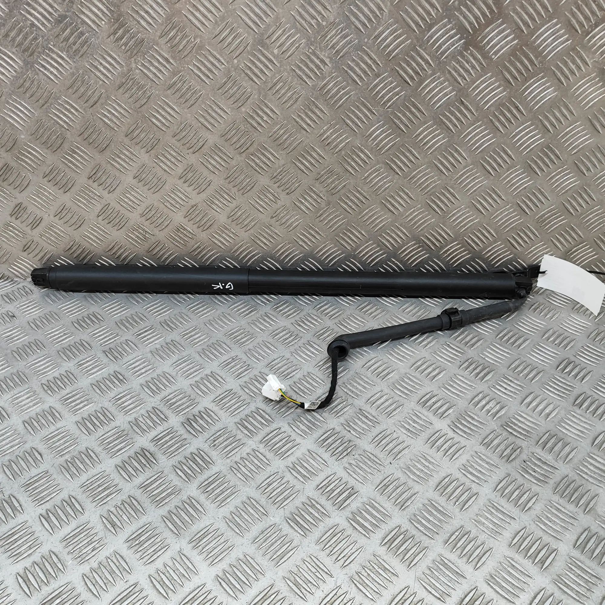 Honda CR-V Left Side Tailgate Gas Strut Left Side Tailgate Gas Strut — HONDA CR-V (VI R...