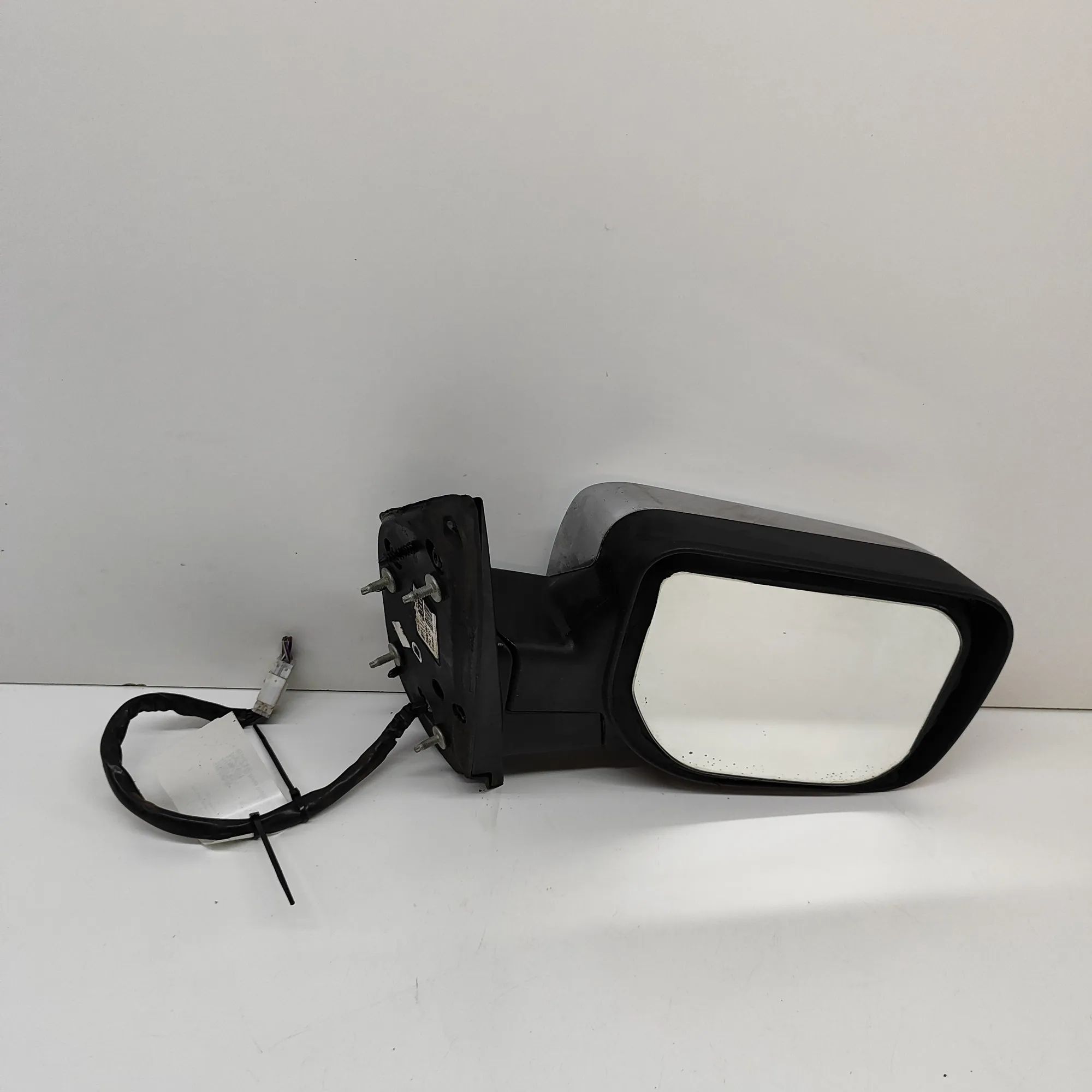 Nissan Titan Right Side Wing Mirror Right Side Wing Mirror — NISSAN TITAN (2003-......