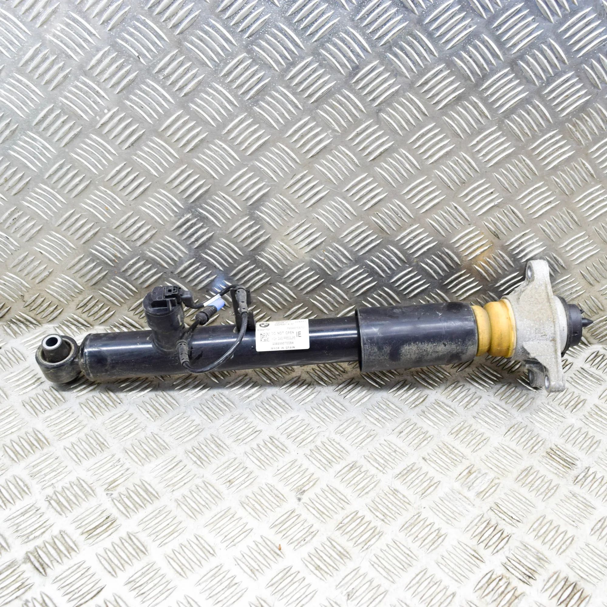 BMW 4 (G22 / G23 / G26)  Shock absorber — rear left Shock absorber — rear left — BMW 4 / i4 (G22, G...
