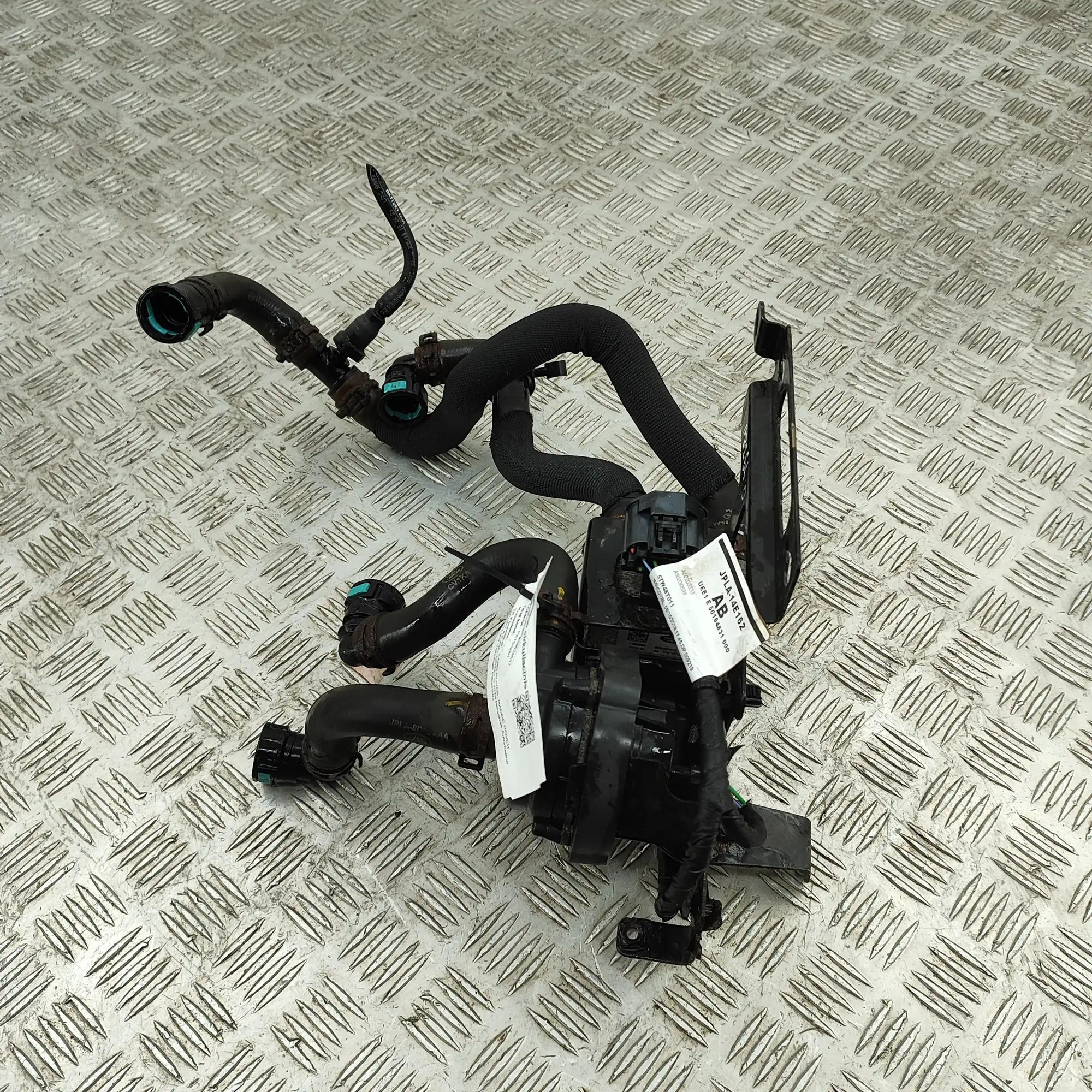 Land Rover Range Rover Sport (L494) Auxiliary Water Pump Auxiliary Water Pump — LAND ROVER RANGE ROVER S...