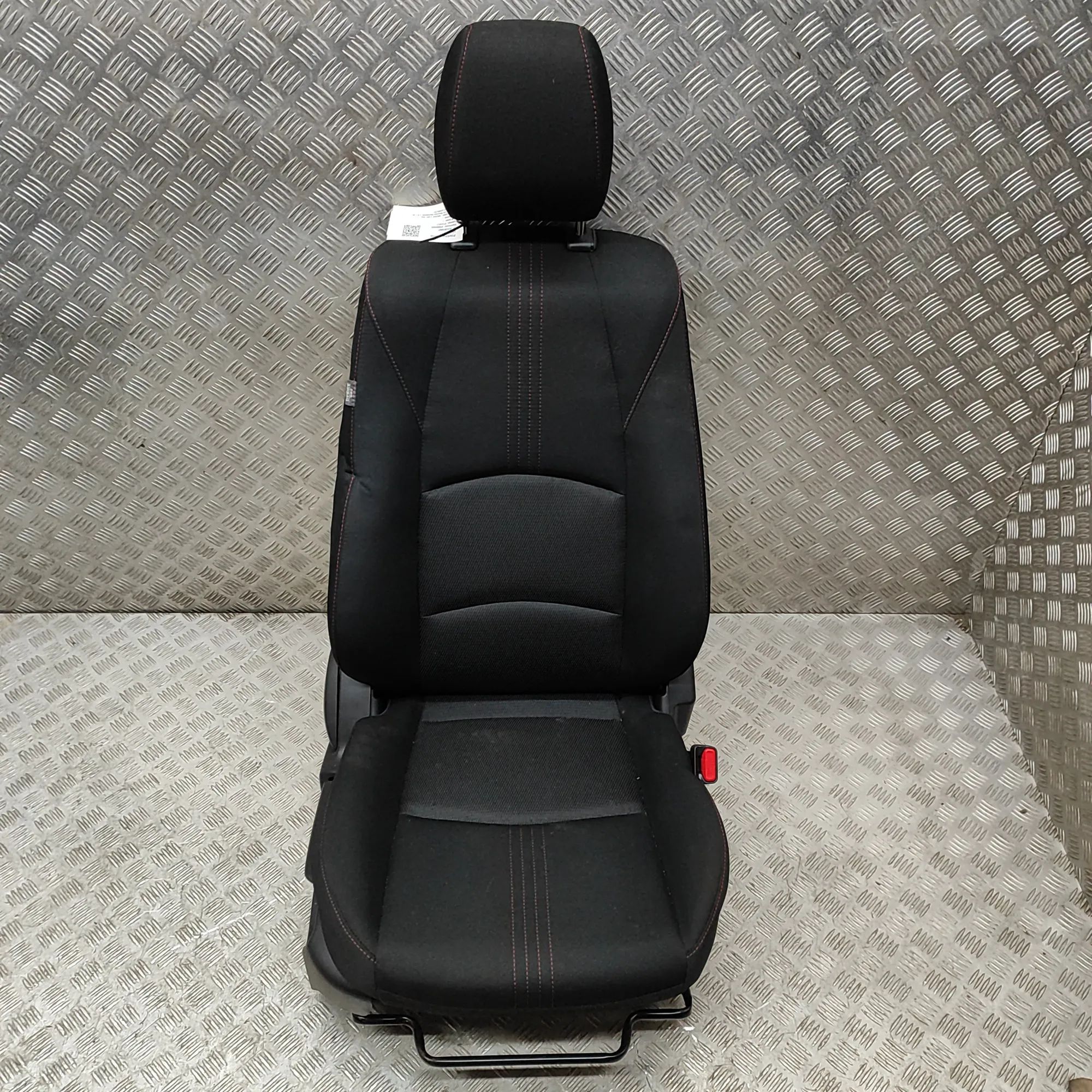 Mazda 2 (XP21) Front Right Seat Front right seat — MAZDA 2 (DL, DJ) (2014-...) ...