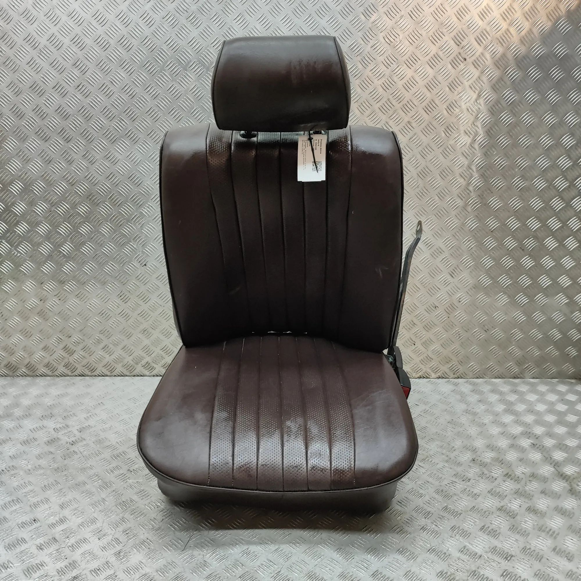 Mercedes-Benz 200 - 300 (W123) Front Right Seat Front right seat — MERCEDES BENZ S-CLASS (W126)...