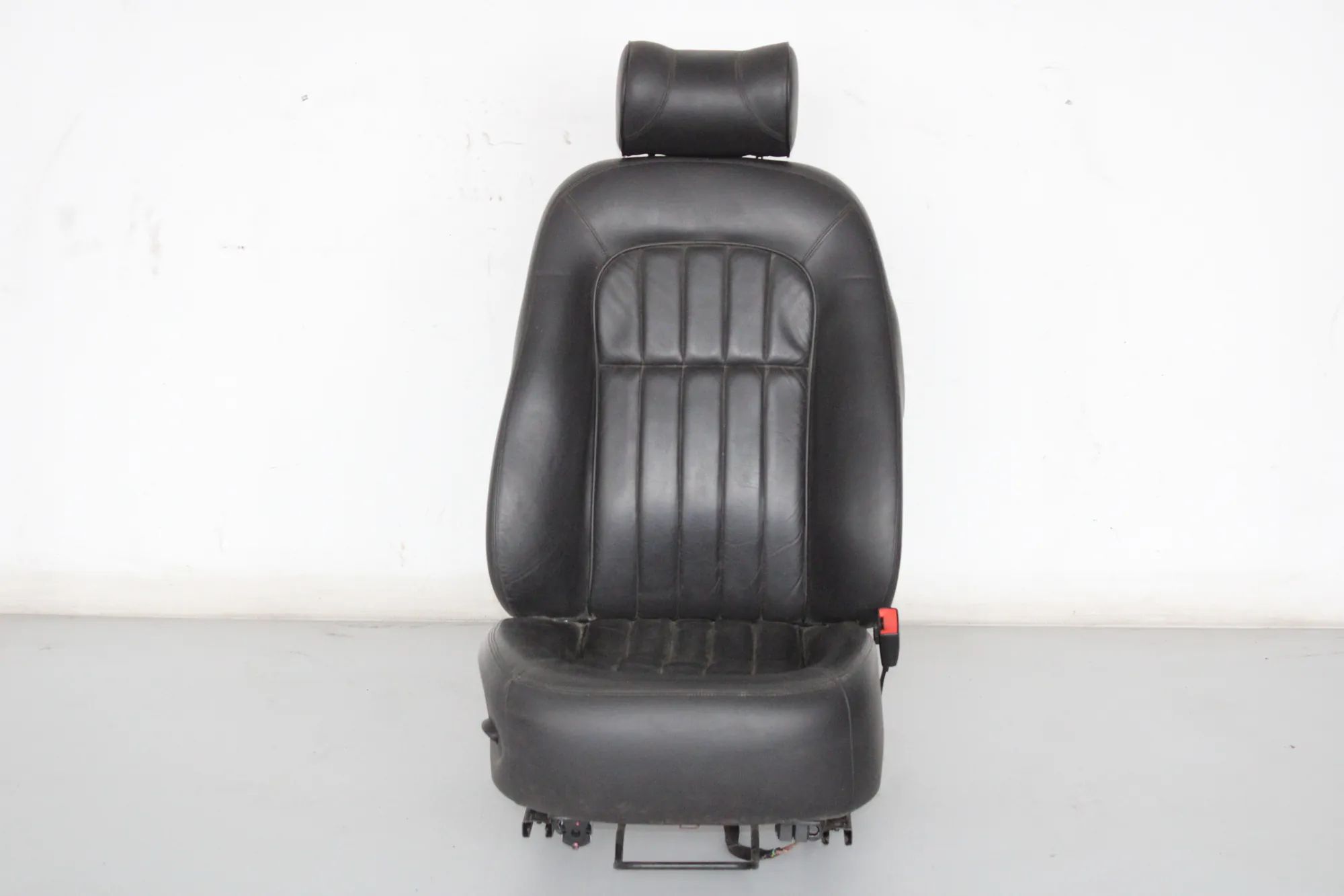 Jaguar XJ (X308) Front Right Seat Front right seat — JAGUAR XJ (X308) (1996-2003)...