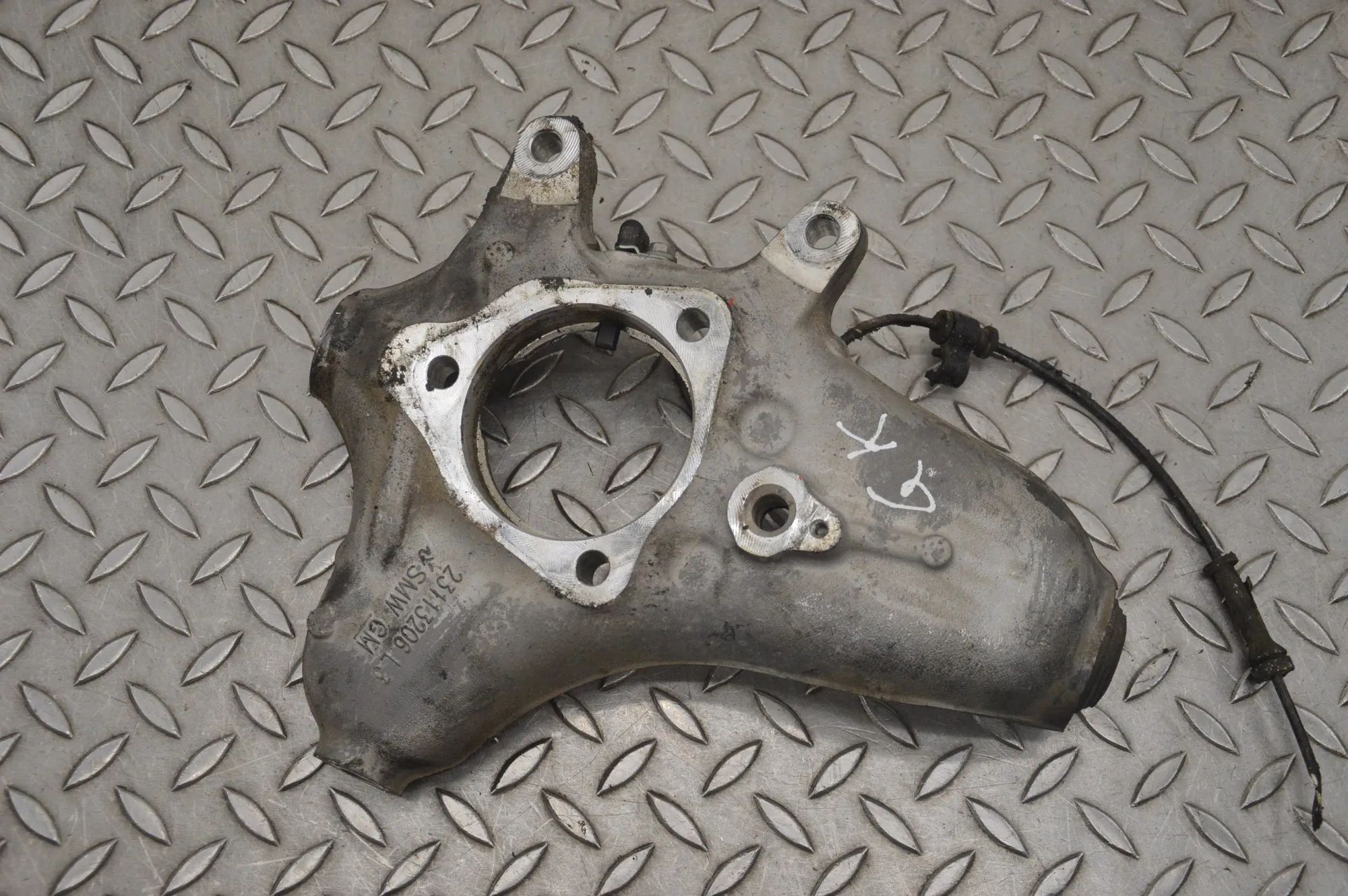 Chevrolet Corvette (C7) Rear Left Wheel Hub Spindle Rear Left Wheel Hub Spindle — CHEVROLET CORVETT...