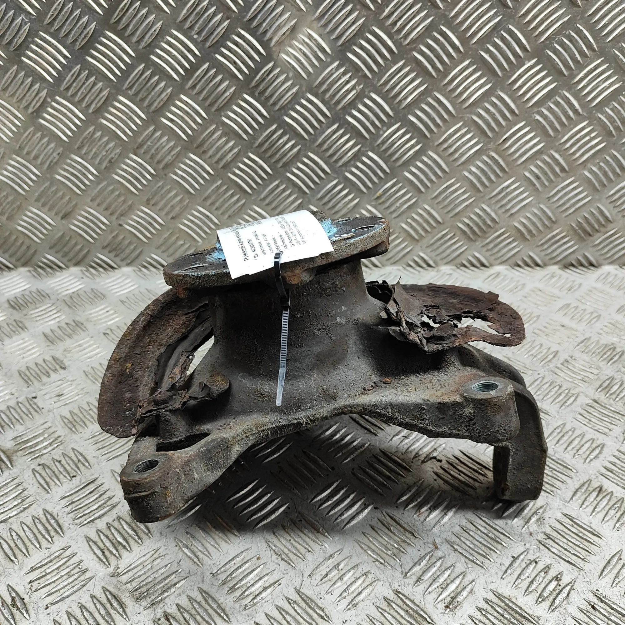 Iveco Daily Front Left Wheel Hub Front Left Wheel Hub — IVECO DAILY (VI Box) (20...
