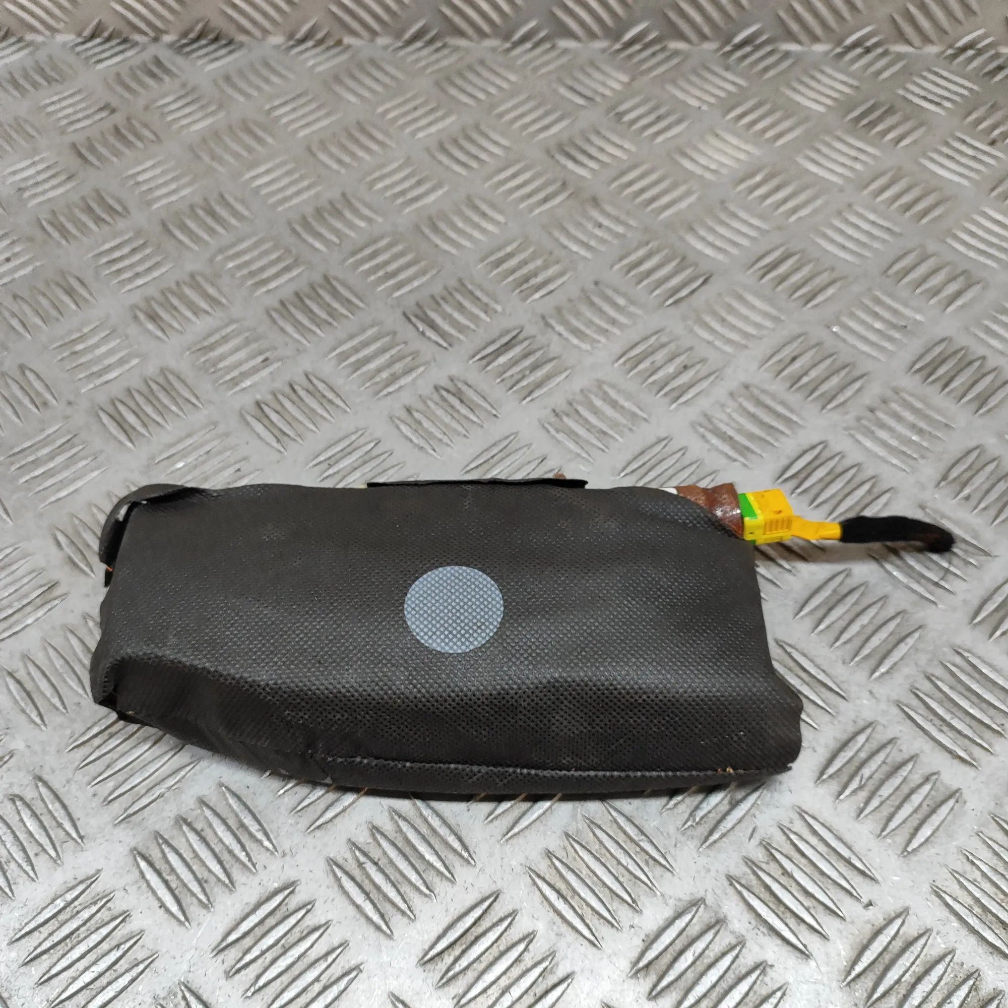 Maserati Ghibli Seat airbag (SRS) — front right Seat airbag (SRS) — front right — MASERATI GHIB...
