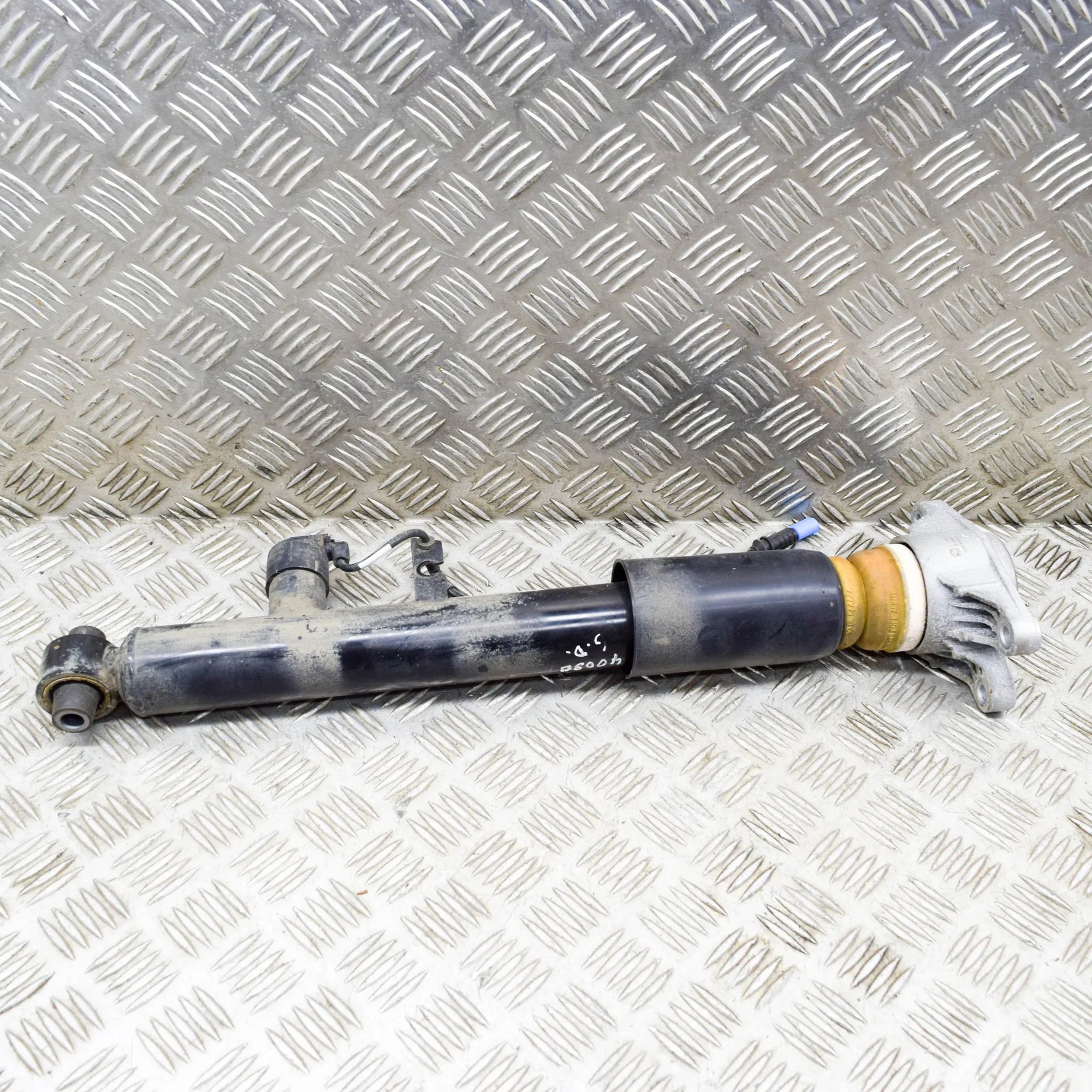 BMW 4 (G22 / G23 / G26)  Shock absorber — rear right Shock absorber — rear right — BMW 4 / i4 (G22, ...