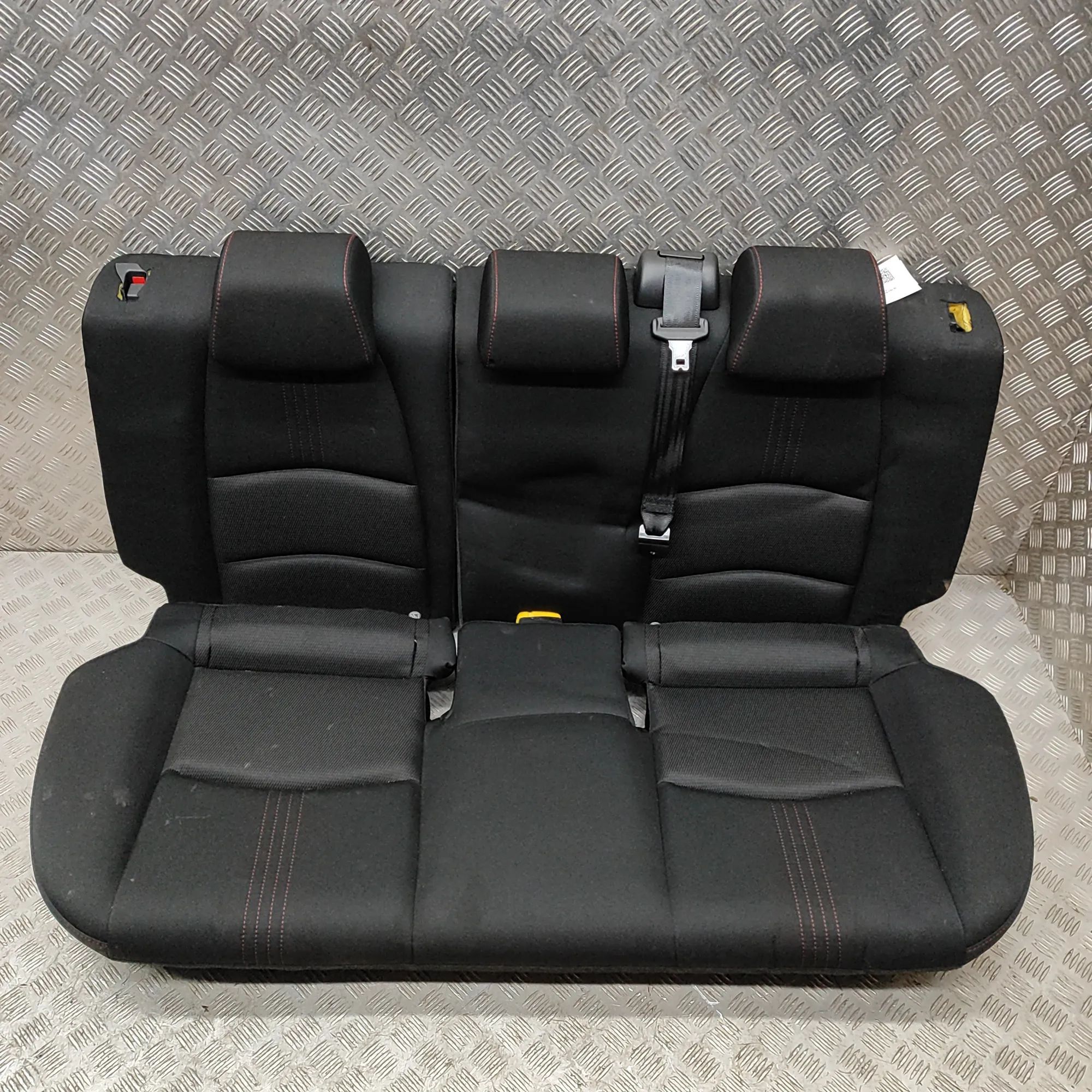 Mazda 2 (XP21) Takapenkki Rear seat — MAZDA 2 (DL, DJ) (2014-...) — D65N-...