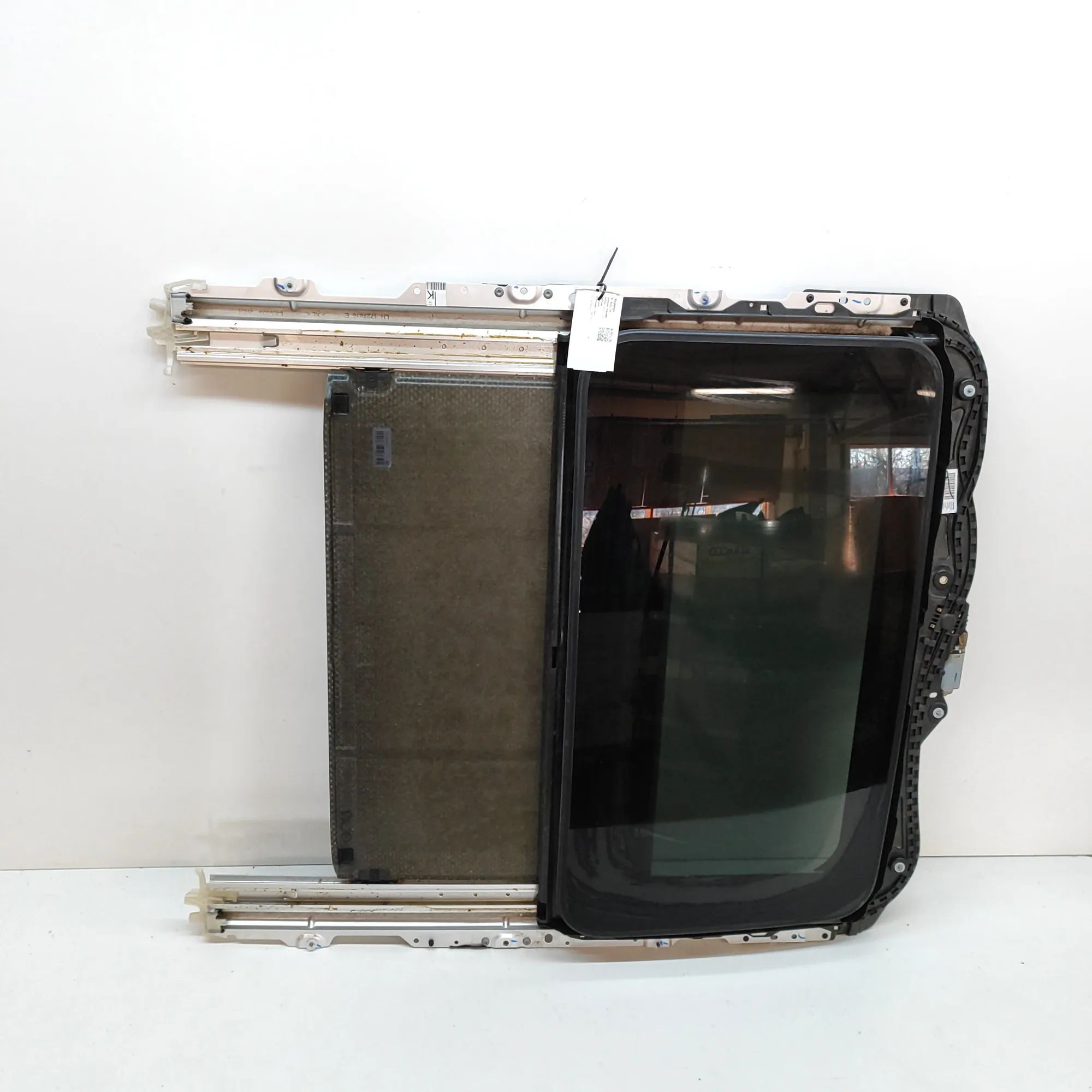 BMW 4 (F32 / F33 / F36) Sunroof Sunroof — BMW 4 SERIES (F32, F33, F36, F82, F83...