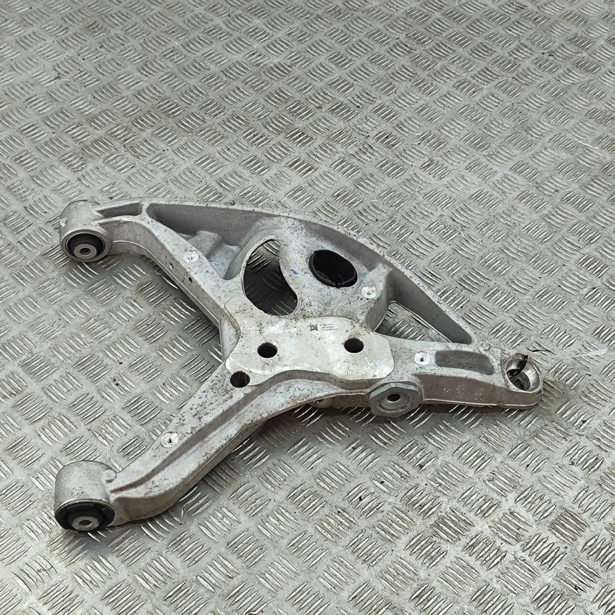 Mercedes-Benz GLE (W167) Rear Left Lower Control Arm Rear Left Lower Control Arm — MERCEDES BENZ GLE...