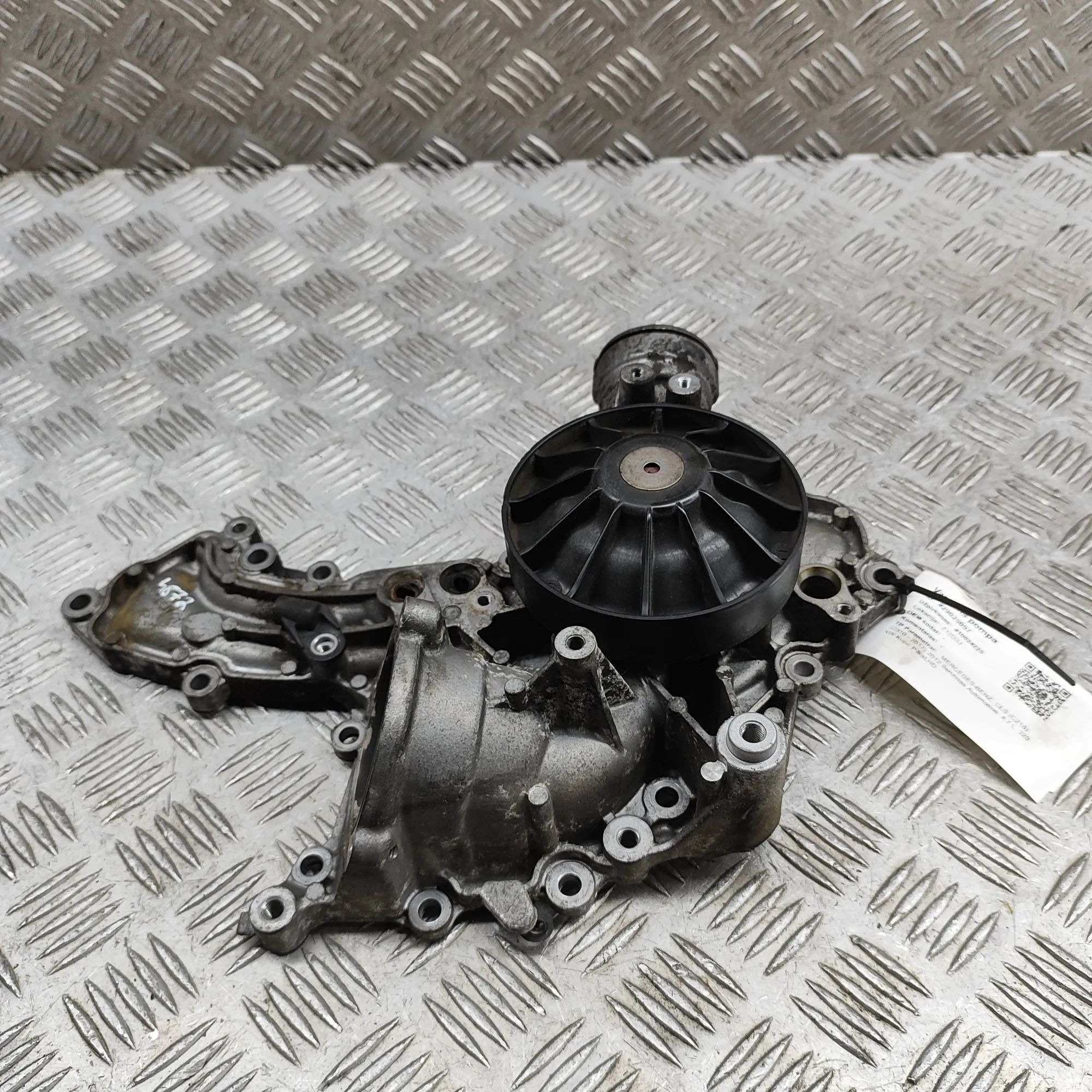 Mercedes-Benz CLS (C218) water pump Water pump — MERCEDES BENZ CLS (C218) (2010-201...