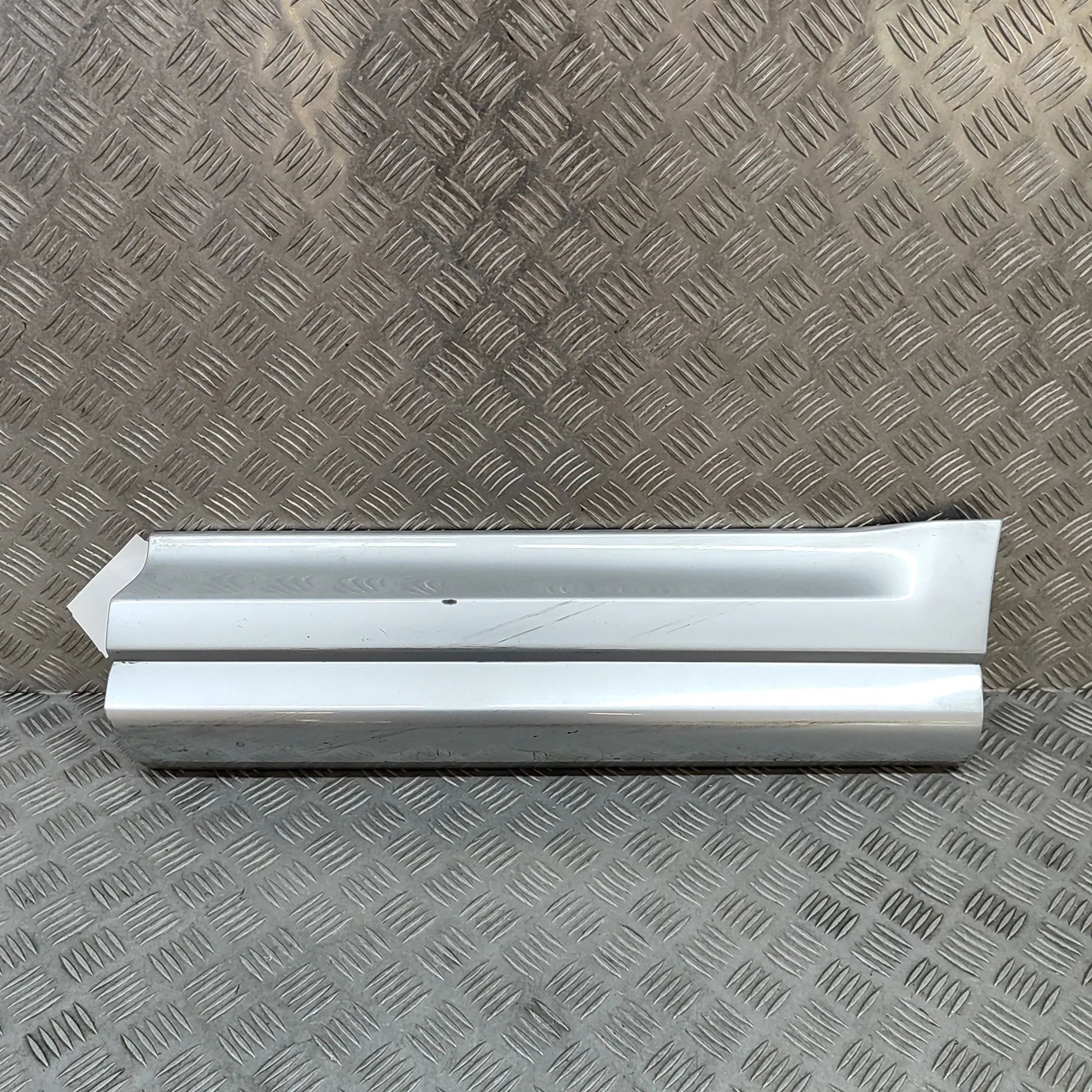 Land Rover Range Rover Sport (L494) Lower door moulding — rear left Lower door moulding — rear left — LAND ROVER RA...