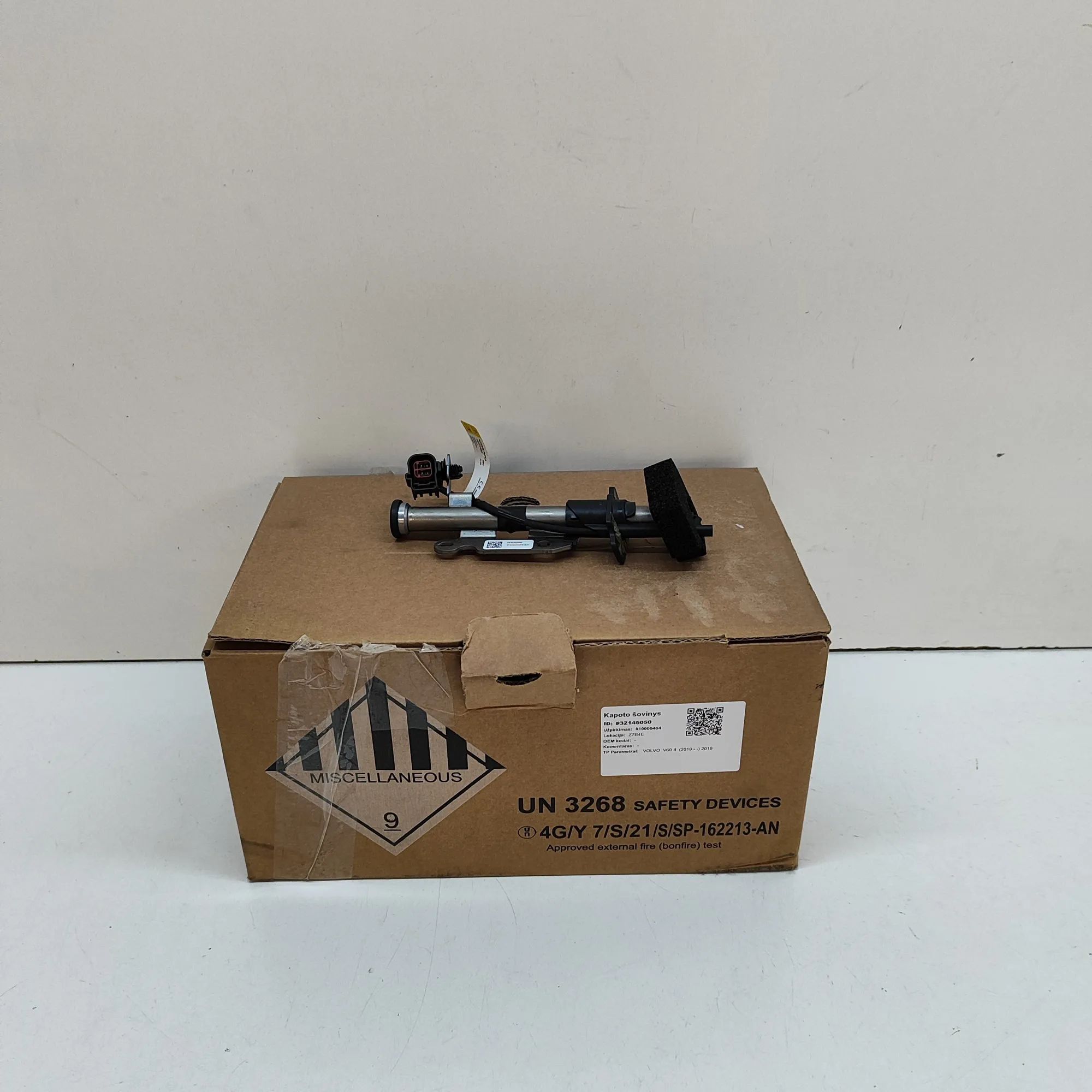 Volvo V60 Hood Hinge Actuator Hood Hinge Actuator — VOLVO V60 (II) (2019-...)...