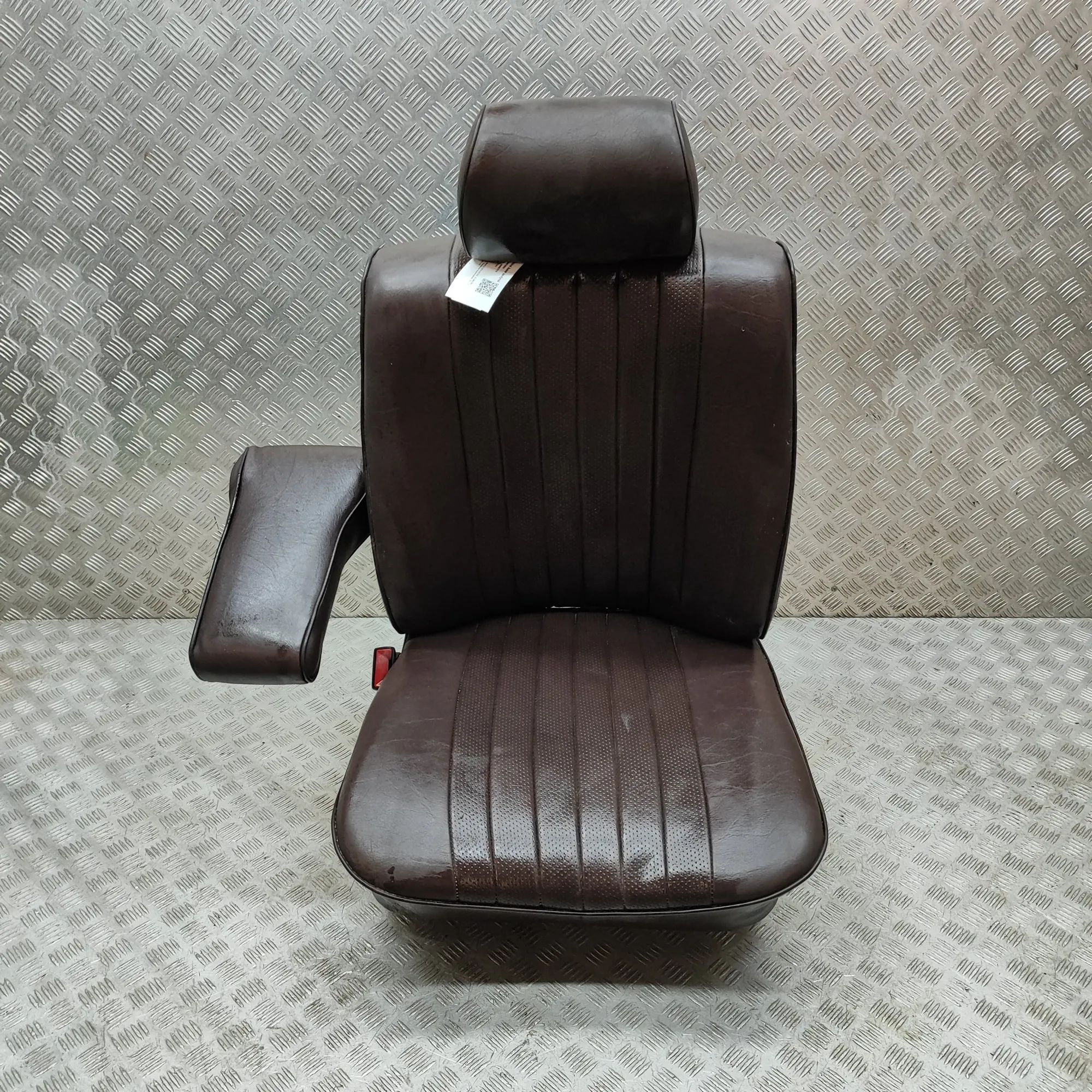 Mercedes-Benz 200 - 300 (W123) Front Left Seat Front left seat — MERCEDES BENZ S-CLASS (W126) ...