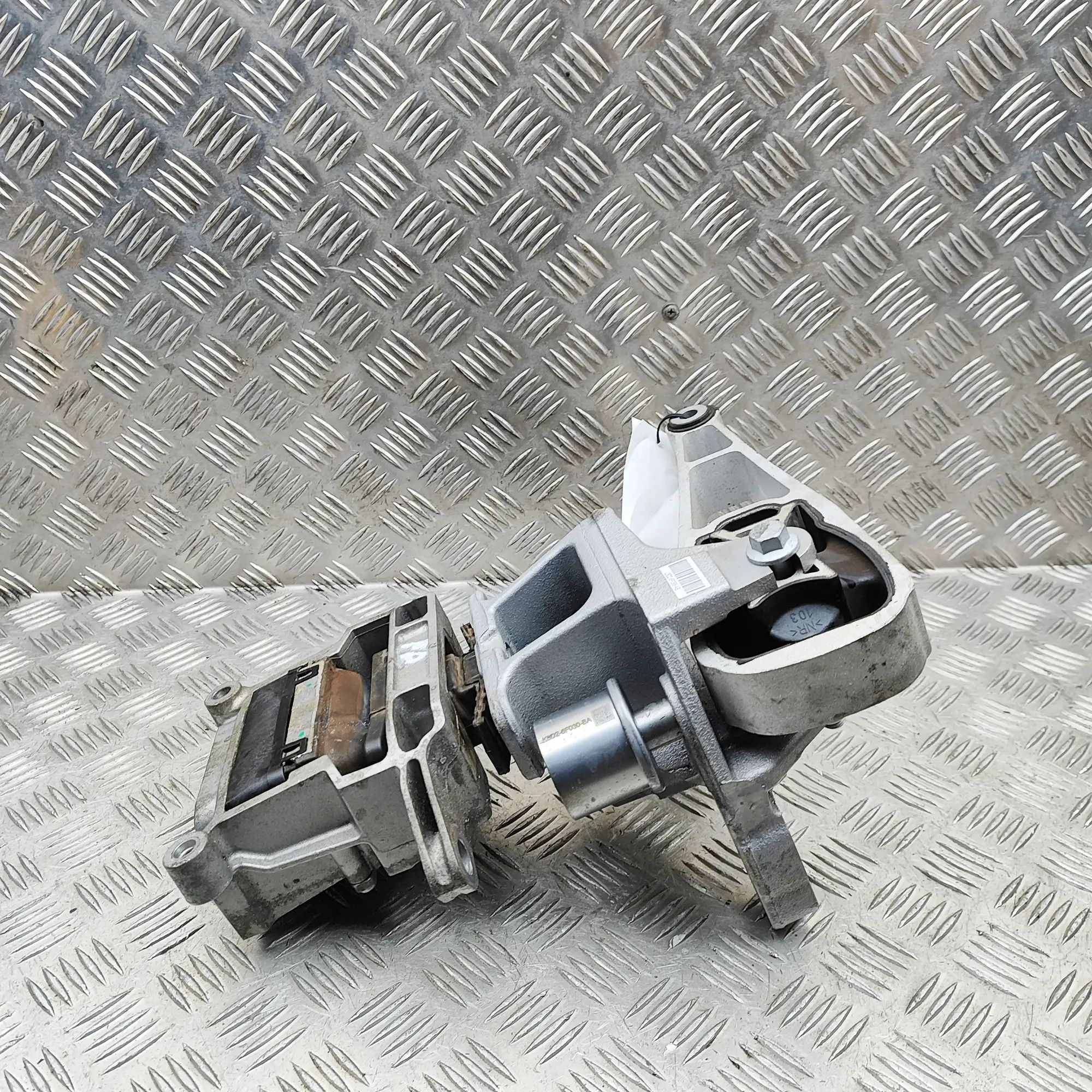 Land Rover Range Rover Evoque Right Side Engine Mount Right Side Engine Mount — LAND ROVER RANGE ROVE...