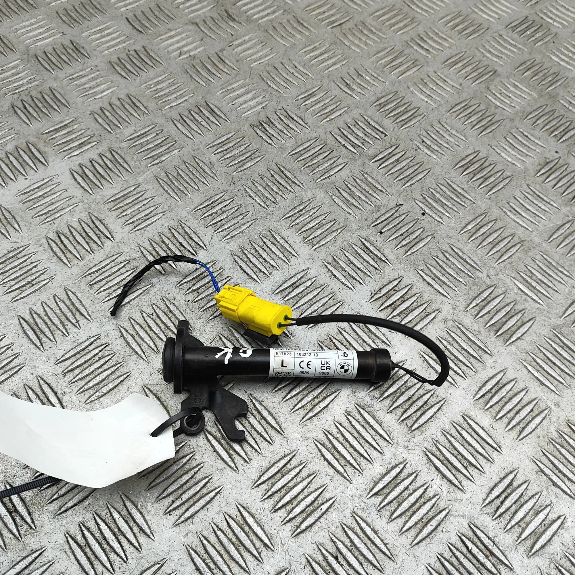 BMW 2 (F44) Hood Hinge Actuator Hood Hinge Actuator — BMW 2 SERIES (Gran Coupe ...