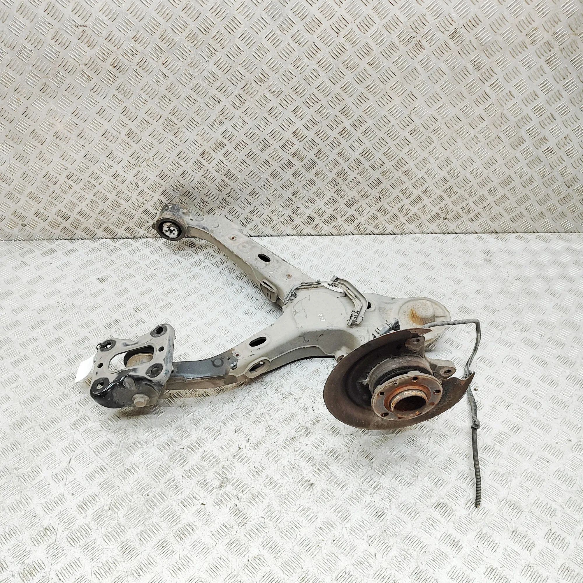 Citroen Jumpy / SpaceTourer Rear Left Wheel Hub Spindle Rear Left Wheel Hub Spindle — CITROEN JUMPY (Va...