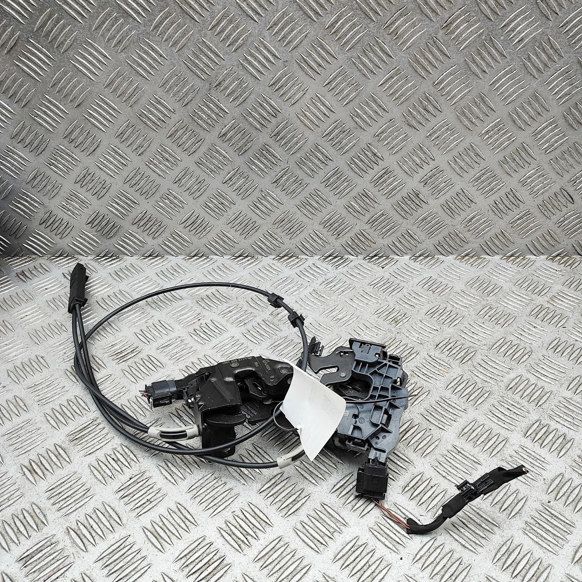 Mercedes-Benz A (W177) замок капота Bonnet lock — MERCEDES BENZ S-CLASS (W223) (202...