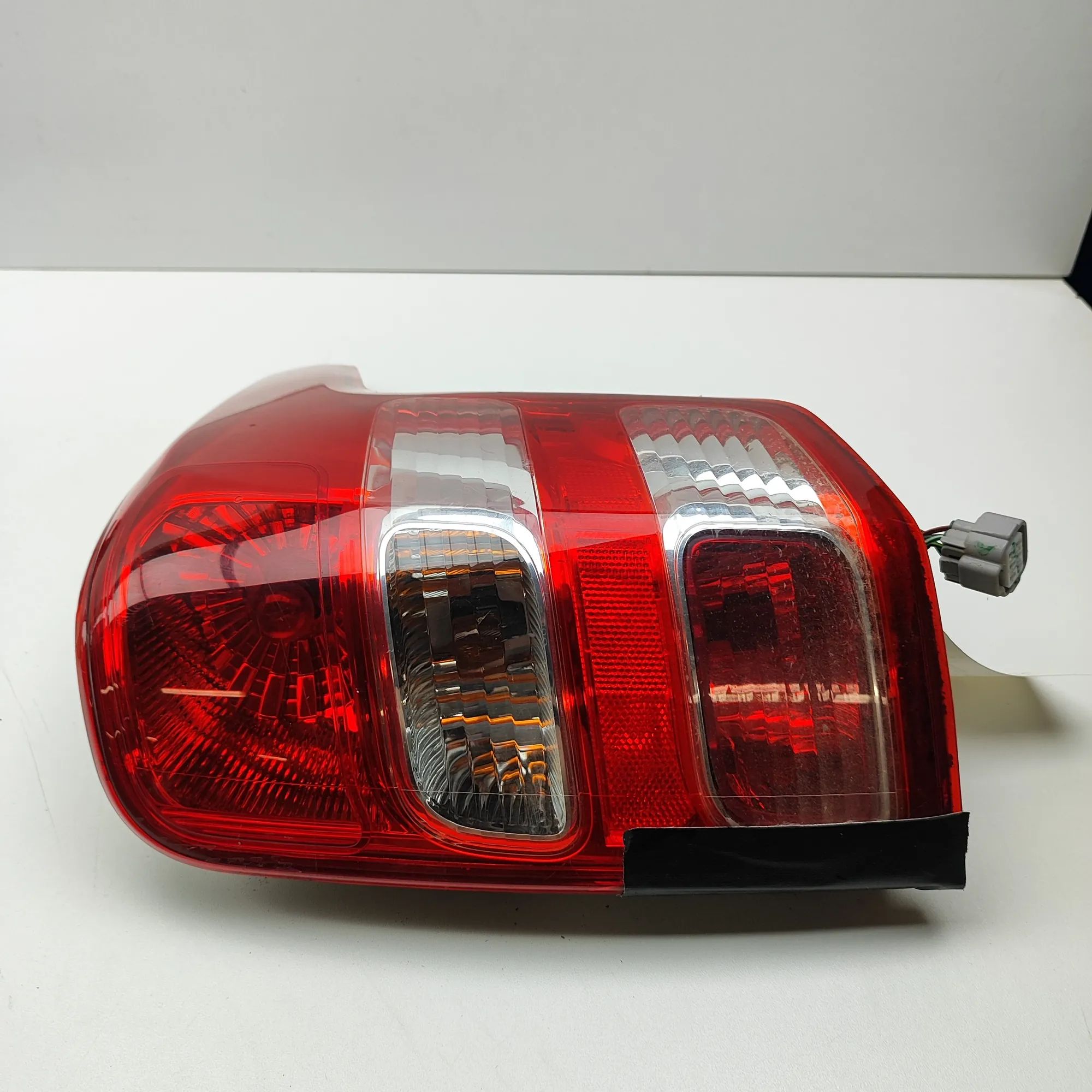 Mitsubishi L200 Rear Right Tail Light Rear Right Tail Light — MITSUBISHI L (200 / TRI...