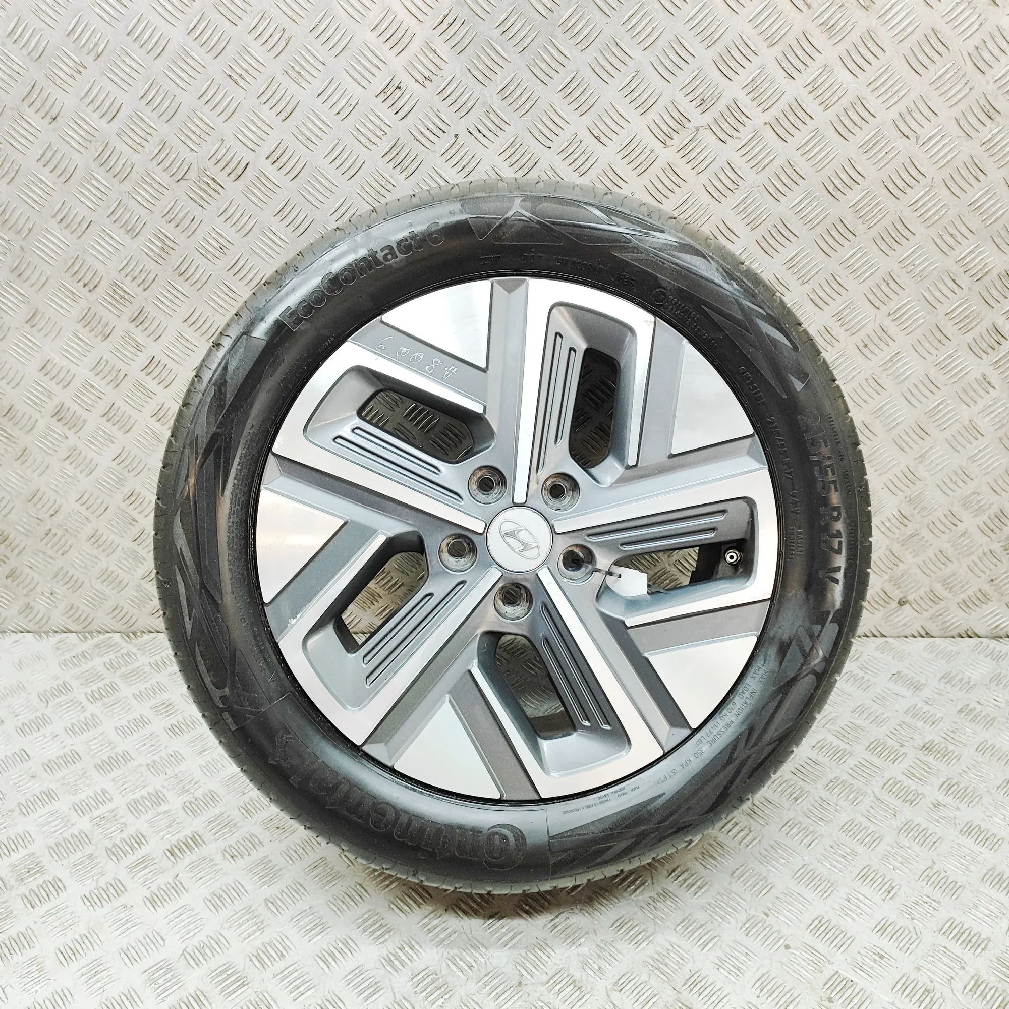Hyundai Kona Alloy Wheel Alloy wheel — HYUNDAI KONA (2017-...) — 52910-K...