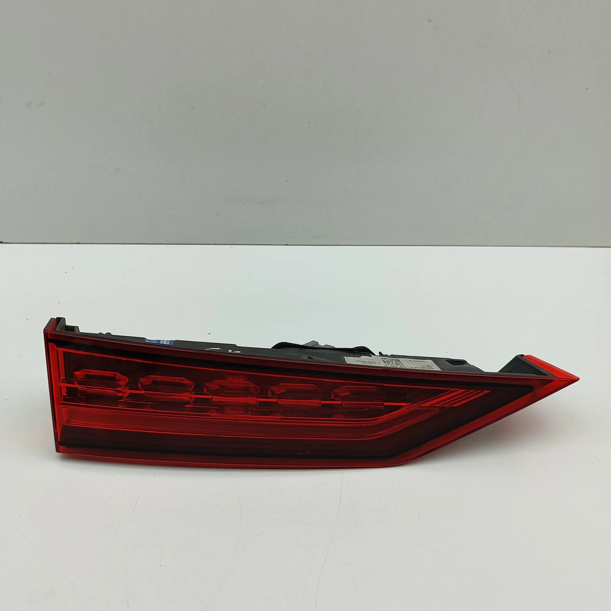 Volvo V60 Left Side Tailgate Tail Light Left Side Tailgate Tail Light — VOLVO V60 (II 2...