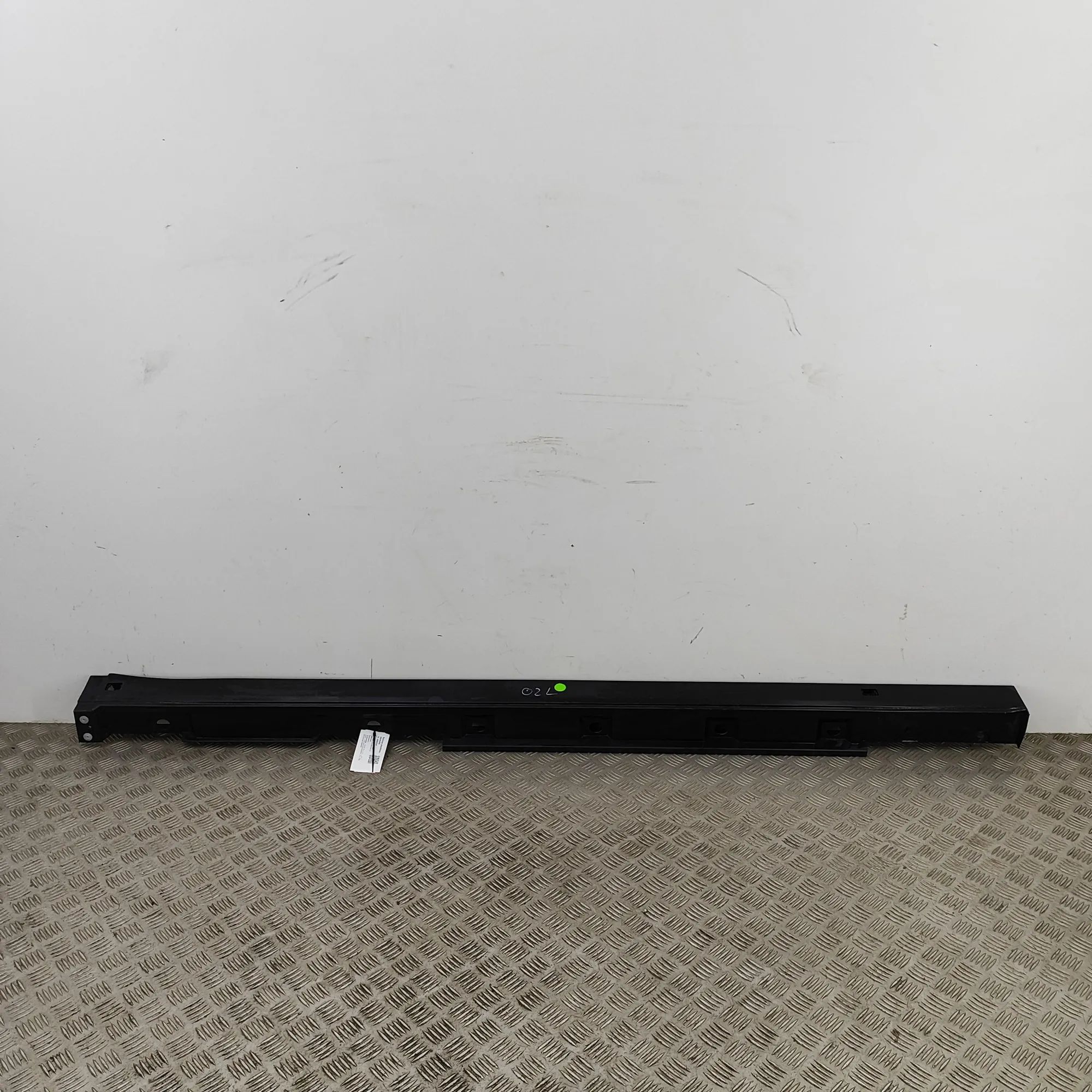 Lexus RX Right Side Plastic Sideskirt Cover Right Side Plastic Sideskirt Cover — LEXUS RX (...