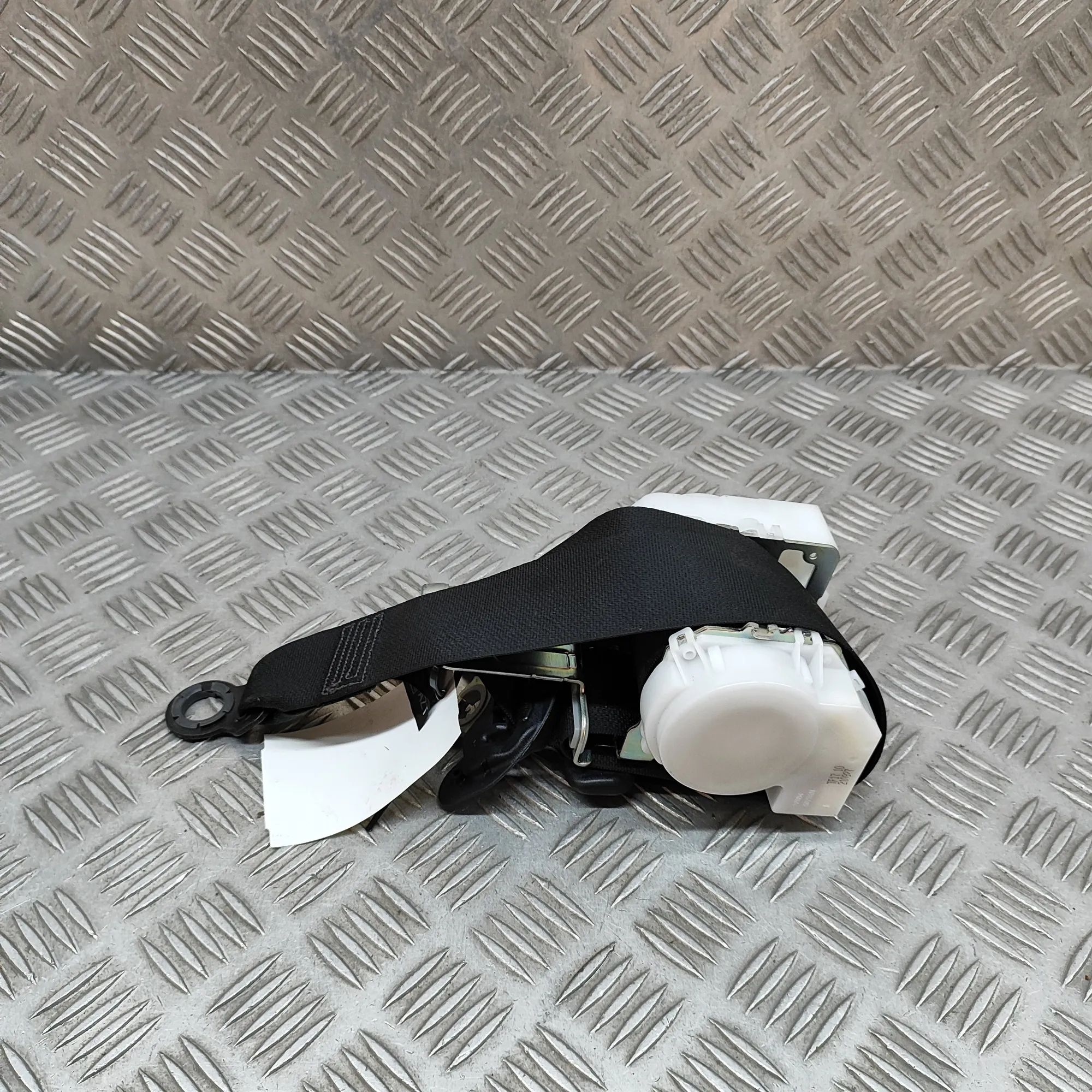 Lexus RX Front Right Seatbelt Front Right Seatbelt — LEXUS RX (_LA1_, _LH1_) ...