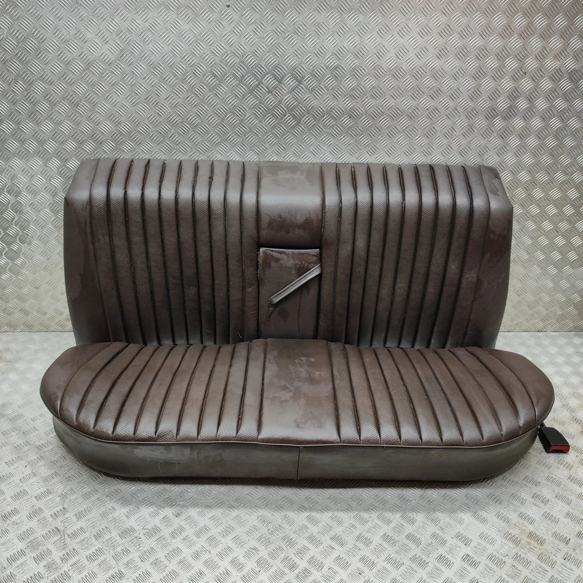 Mercedes-Benz 200 - 300 (W123) Заднее сиденье Rear seat — MERCEDES BENZ S-CLASS (W126) (1979-...