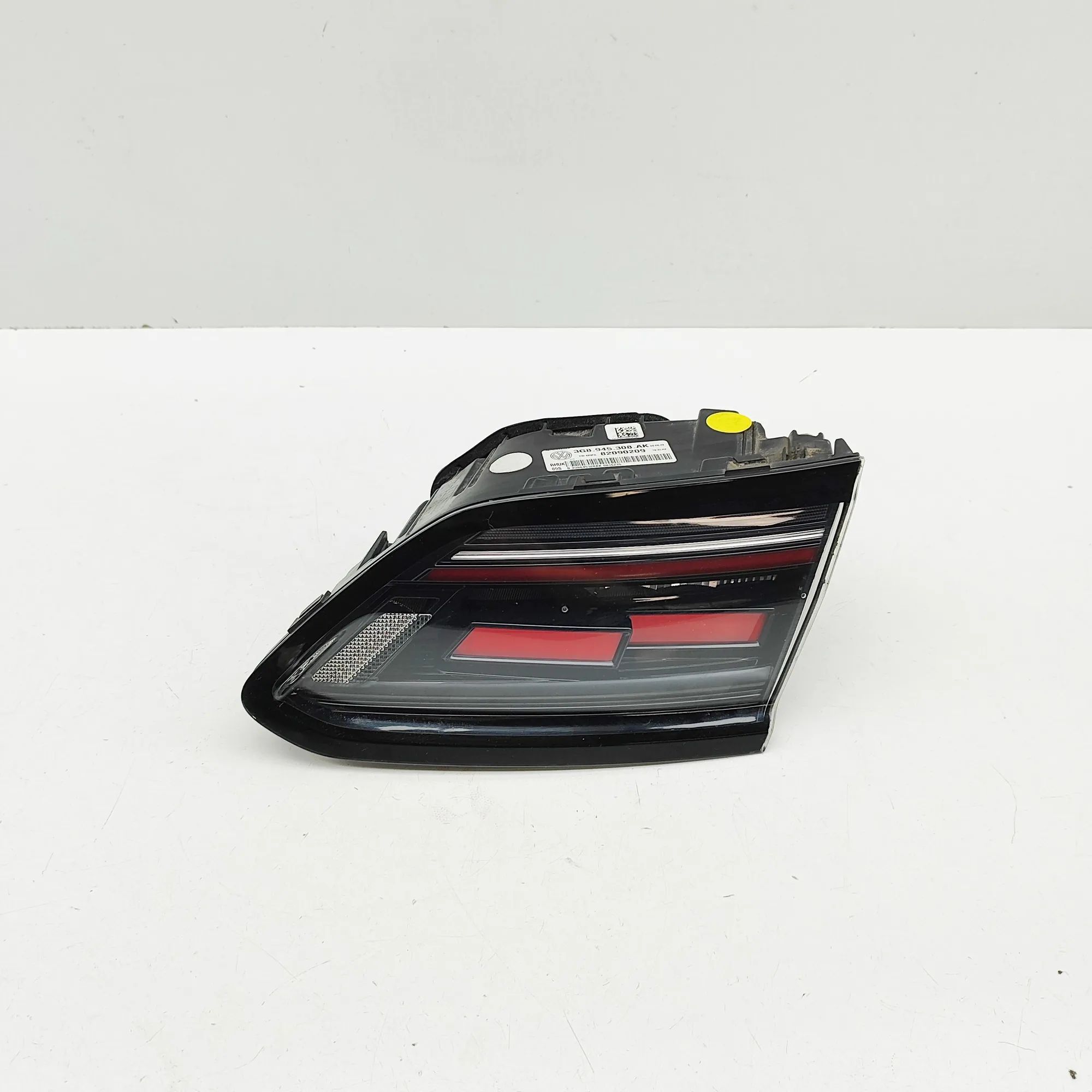 Volkswagen Arteon Right Side Tailgate Tail Light Right Side Tailgate Tail Light — VW ARTEON (3H7...