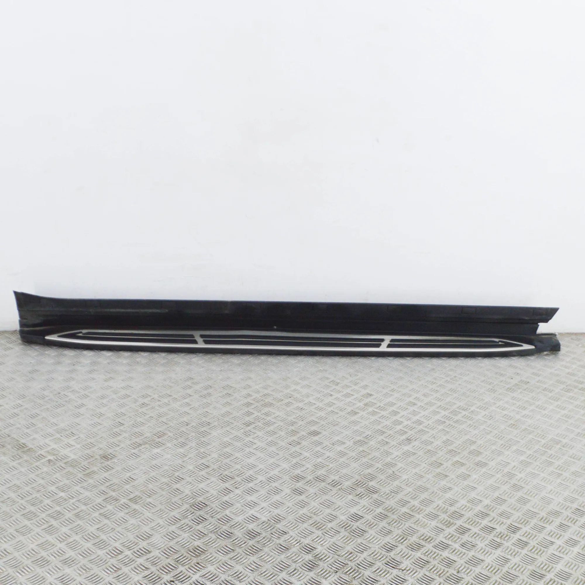Lexus RX Right Side Plastic Sideskirt Cover Right Side Plastic Sideskirt Cover — LEXUS RX (...