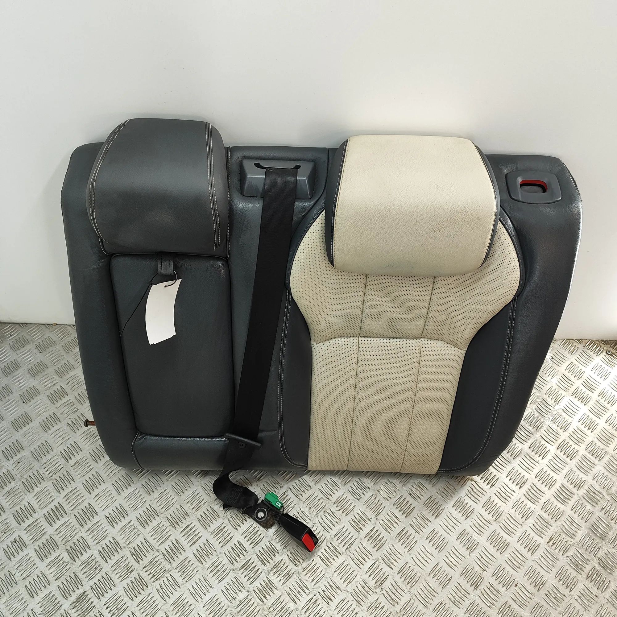 Land Rover Range Rover Evoque Rear seat Rear seat — LAND ROVER RANGE ROVER EVOQUE (L538...