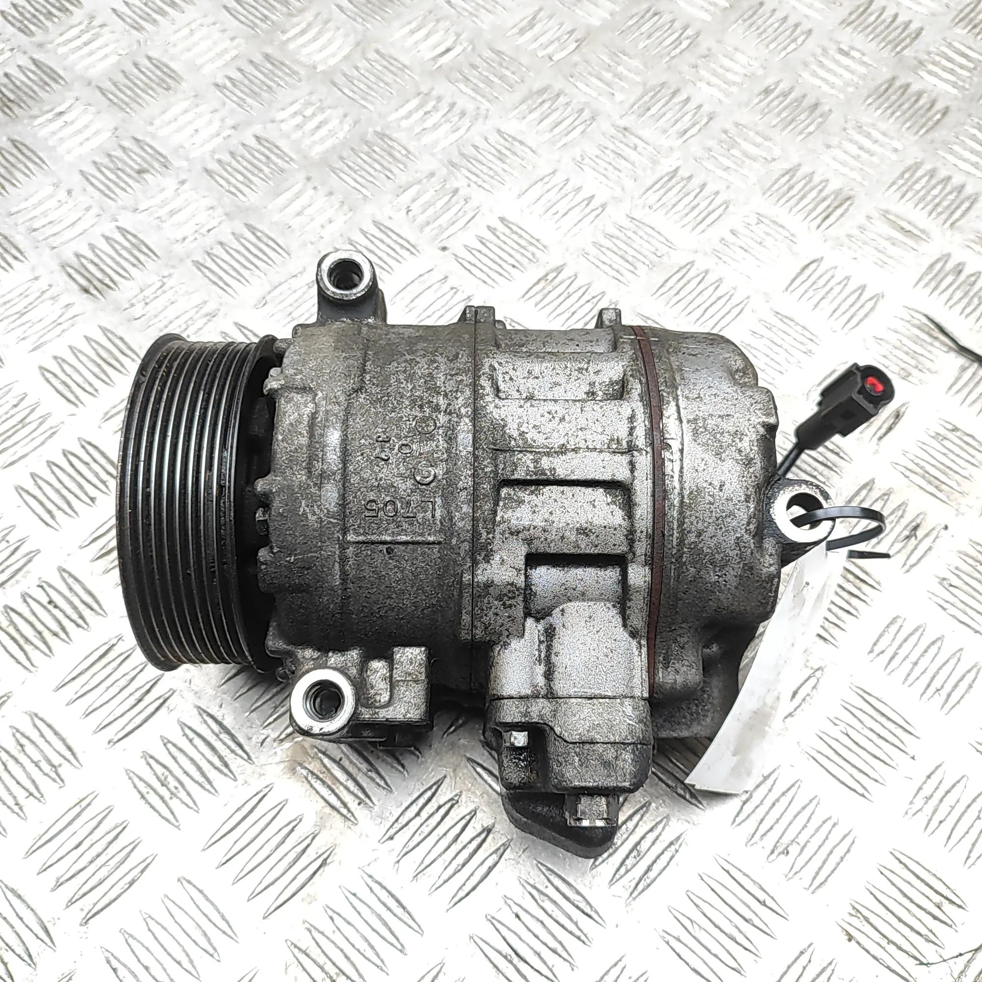 Land Rover Discovery Air-conditioning compressor Air-conditioning compressor — LAND ROVER DISCOV...