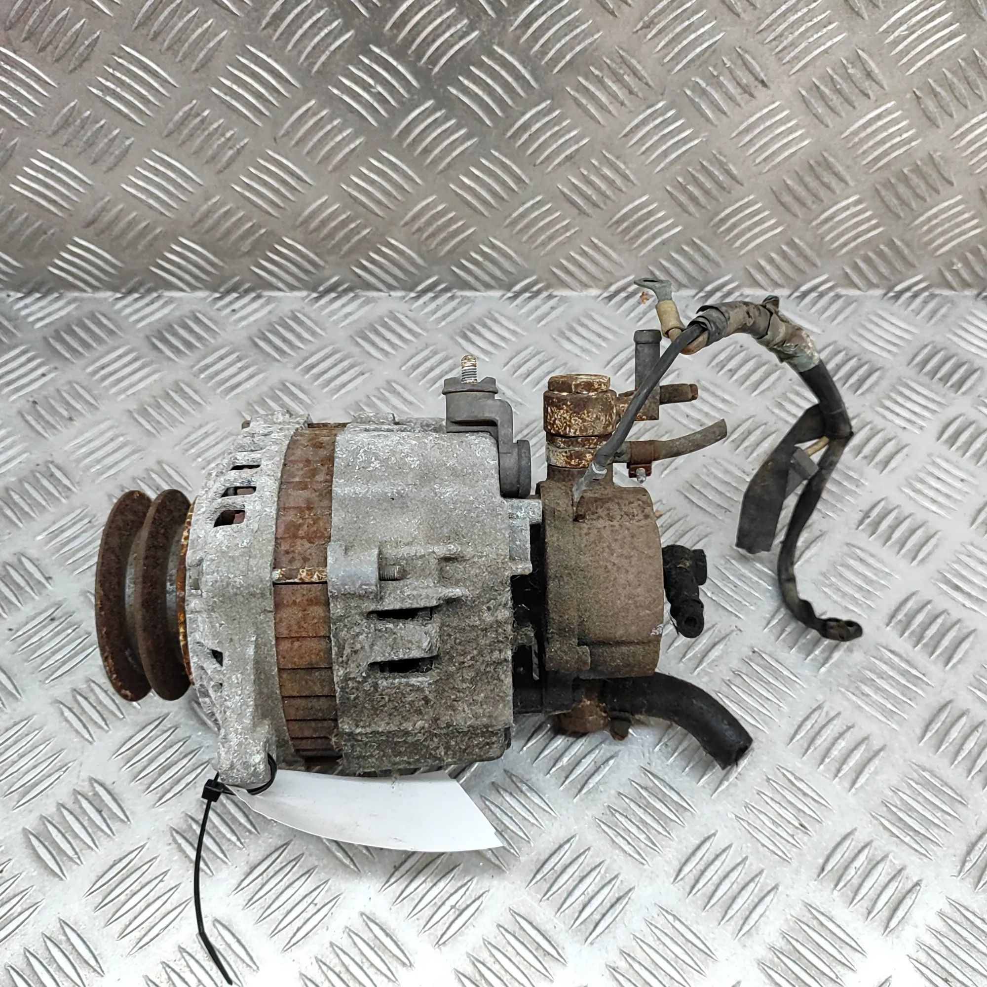 Nissan Patrol (Y60) Alternator Alternator — NISSAN PATROL (GR IV Y60, GR) (198...