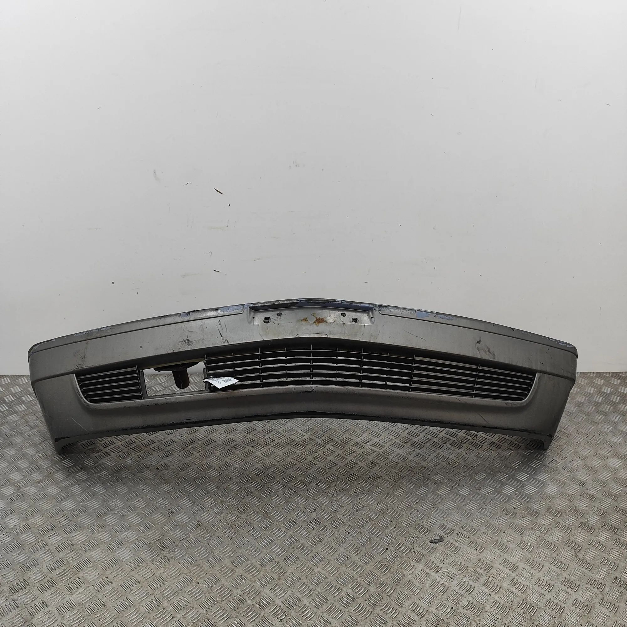 Mercedes-Benz 200 - 300 (W123) front bumper Front bumper — MERCEDES BENZ S-CLASS (W126) (19...