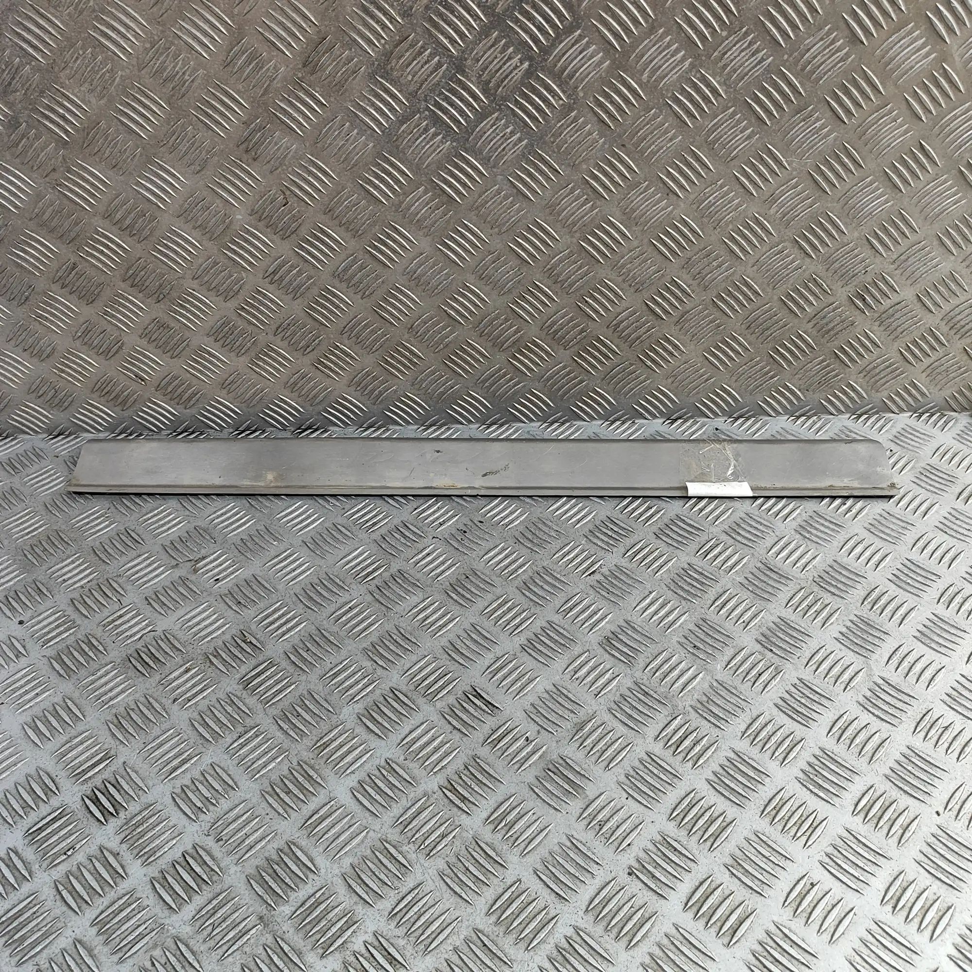 Porsche 911 (996) Sill trim — front right Sill trim — front right — PORSCHE 911 (996) (19...