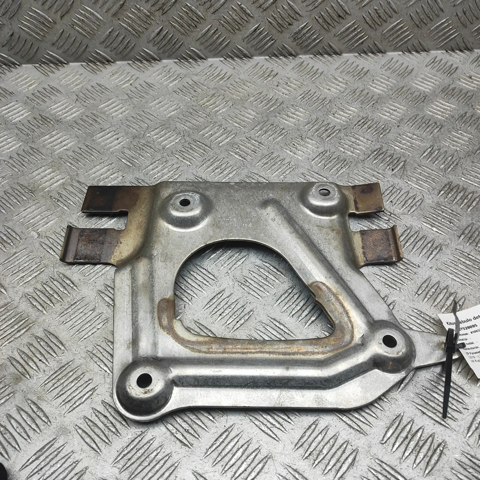 Porsche 911 (992) Exhaust mounting bracket Exhaust mounting bracket — PORSCHE 911 (992) (2...