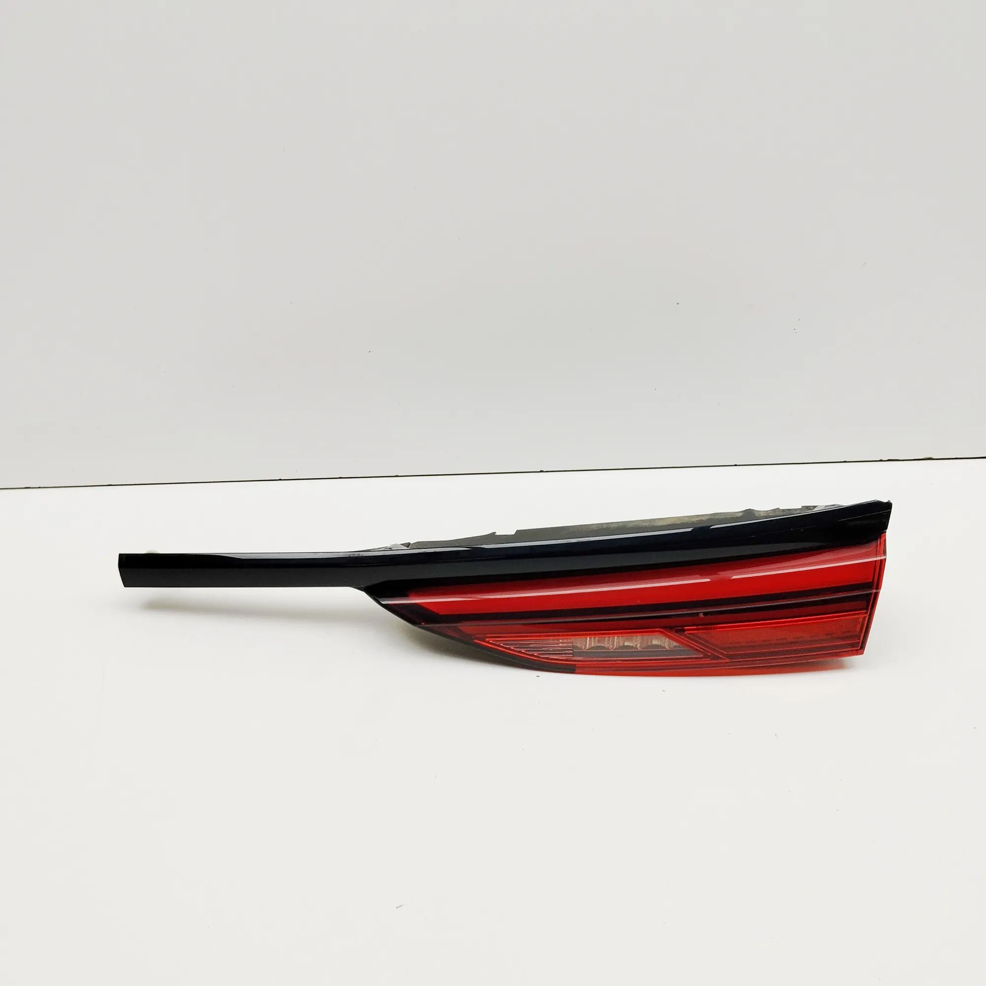 BMW 2 (F44) Right Side Tailgate Tail Light Right Side Tailgate Tail Light — BMW 2 SERIES (...