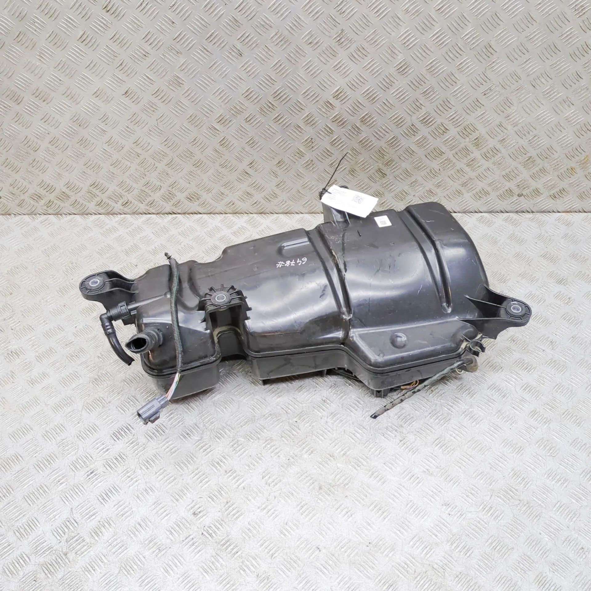 Land Rover Range Rover Evoque Adblue tank AdBlue tank — LAND ROVER RANGE ROVER EVOQUE (L5...