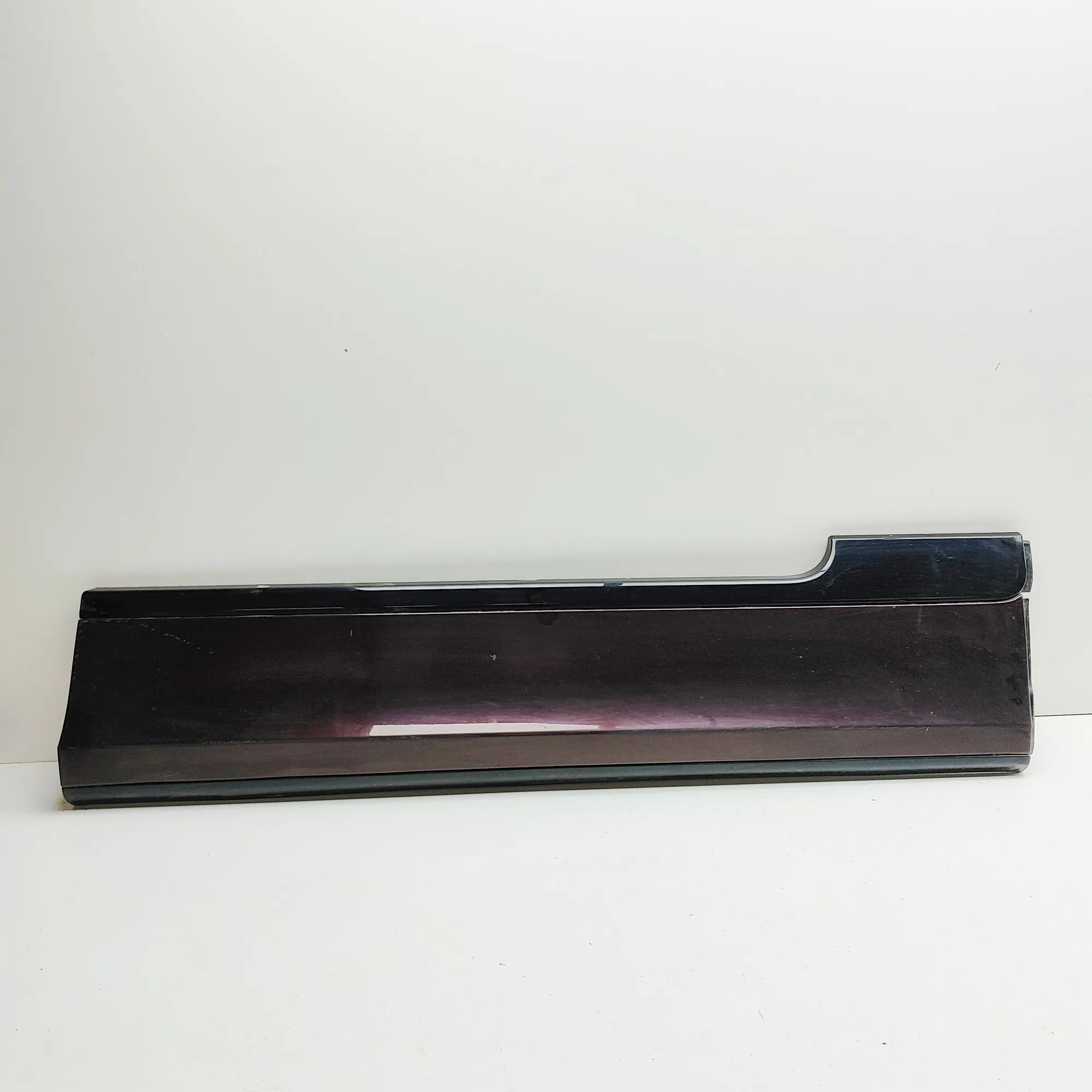 Land Rover Range Rover (L405) Front Right Door Lower Molding Front Right Door Lower Molding — LAND ROVER RAN...