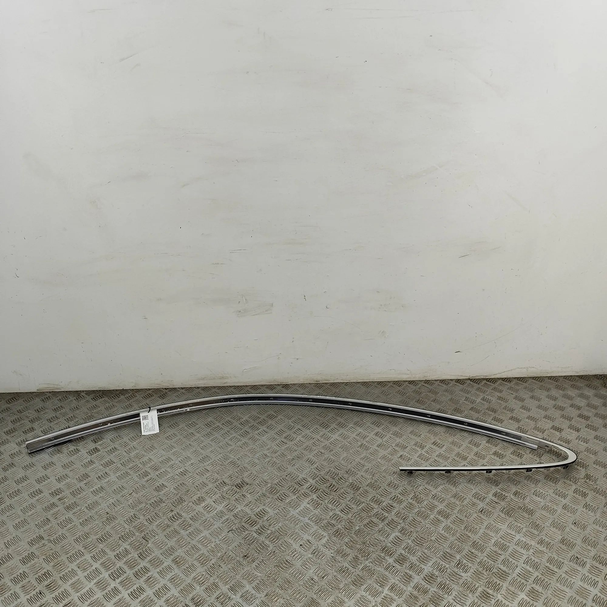 Jaguar XK Upper door trim strip — front left