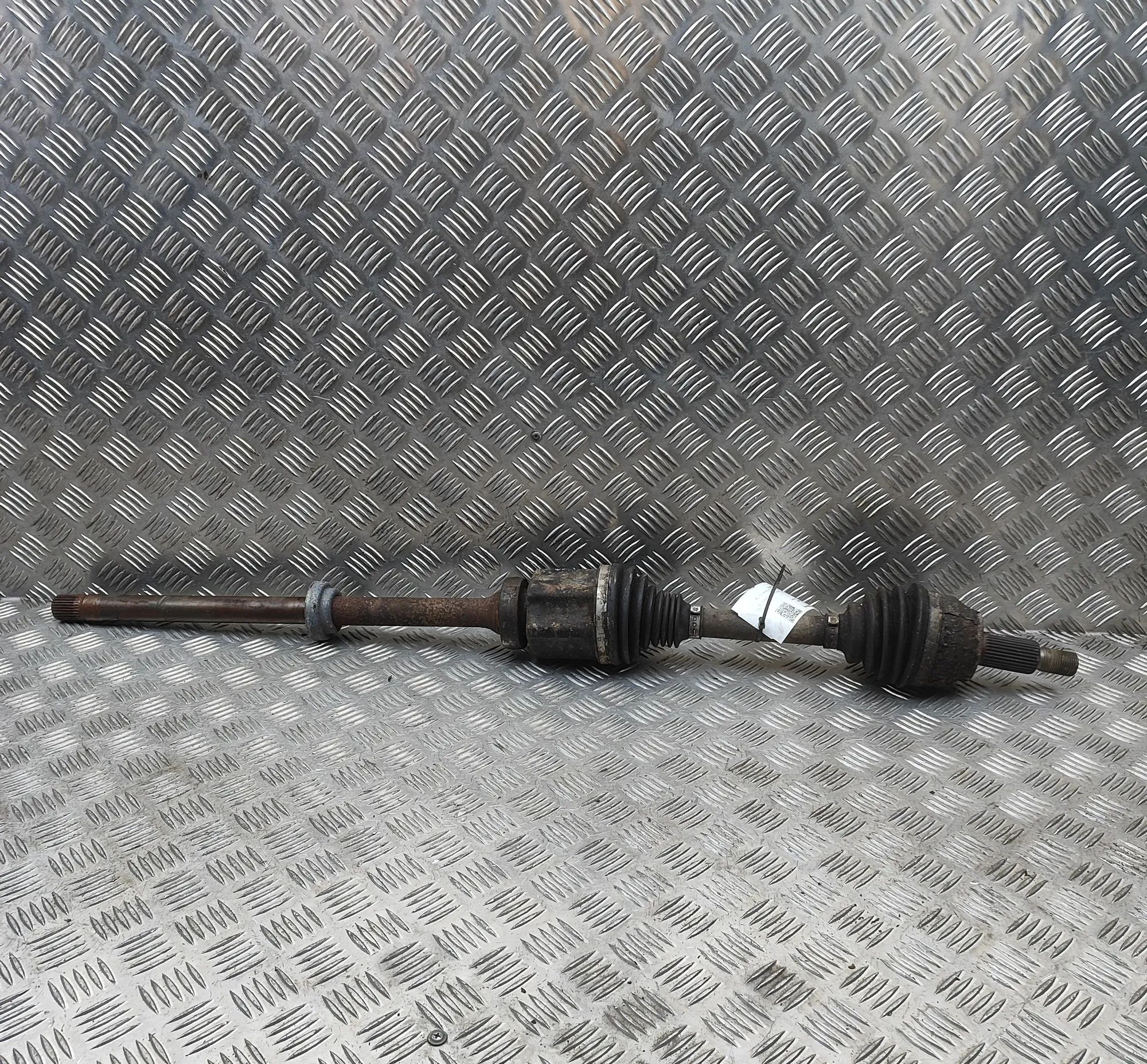 Land Rover Range Rover Evoque Front Right Driveshaft Front Right Driveshaft — LAND ROVER RANGE ROVER...