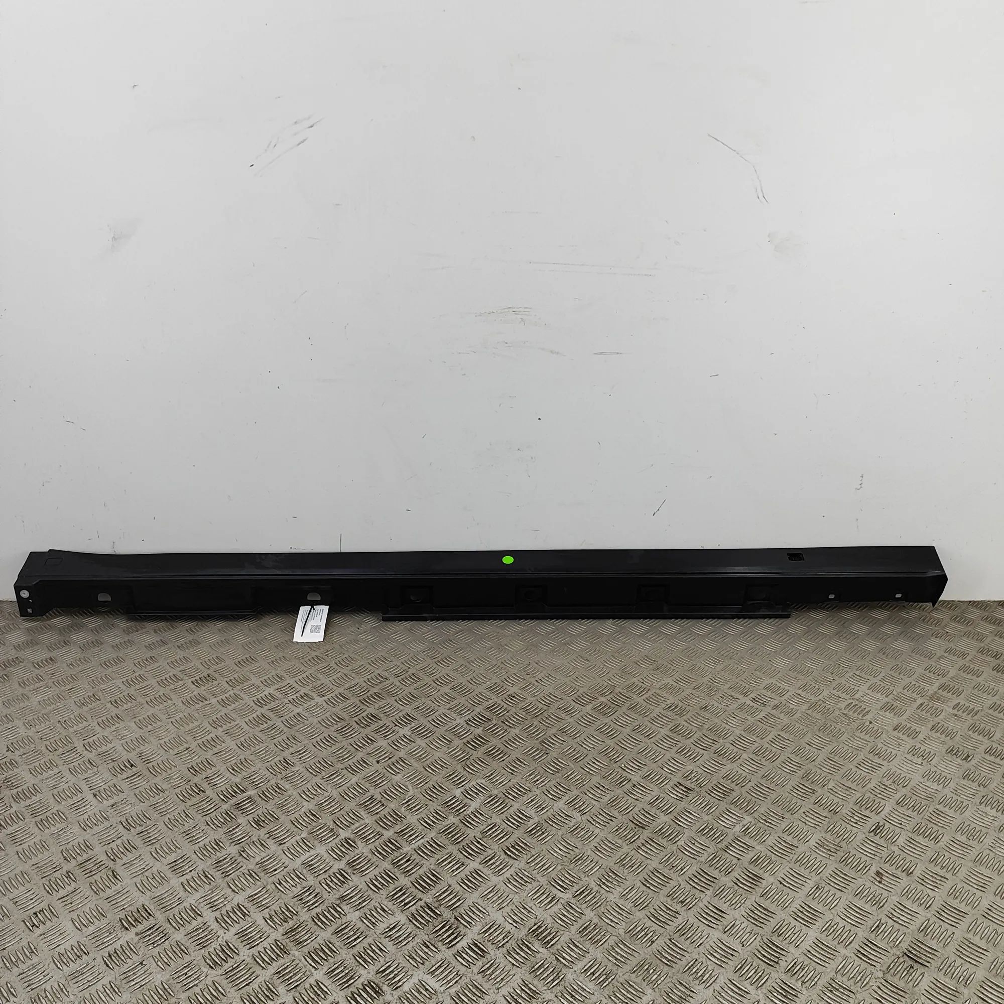 Lexus RX Right Side Plastic Sideskirt Cover Right Side Plastic Sideskirt Cover — LEXUS RX (...