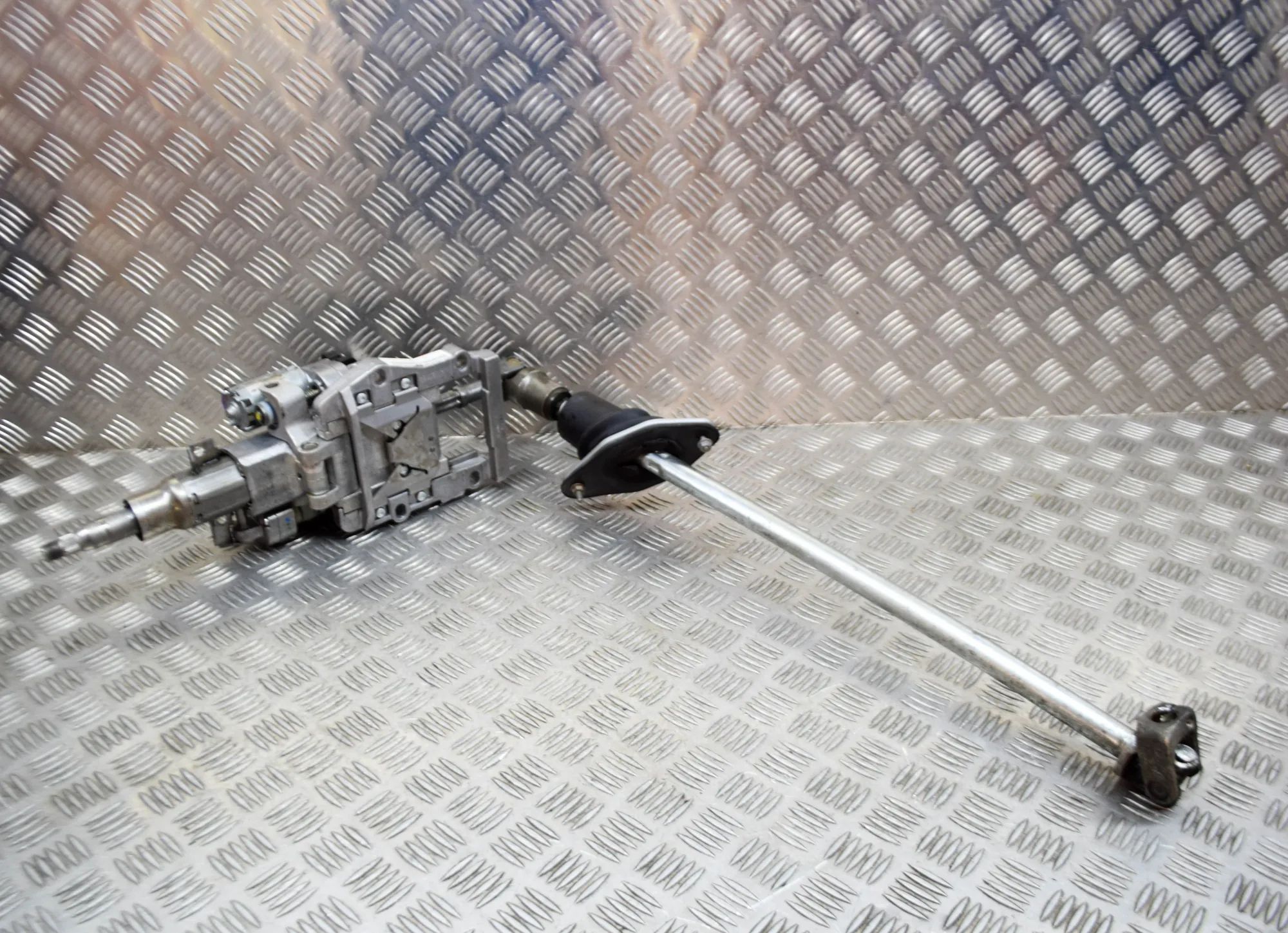 Maserati GranTurismo / GranCabrio Steering Column Mechanism Steering Column Mechanism — MASERATI GRAN (TURI...