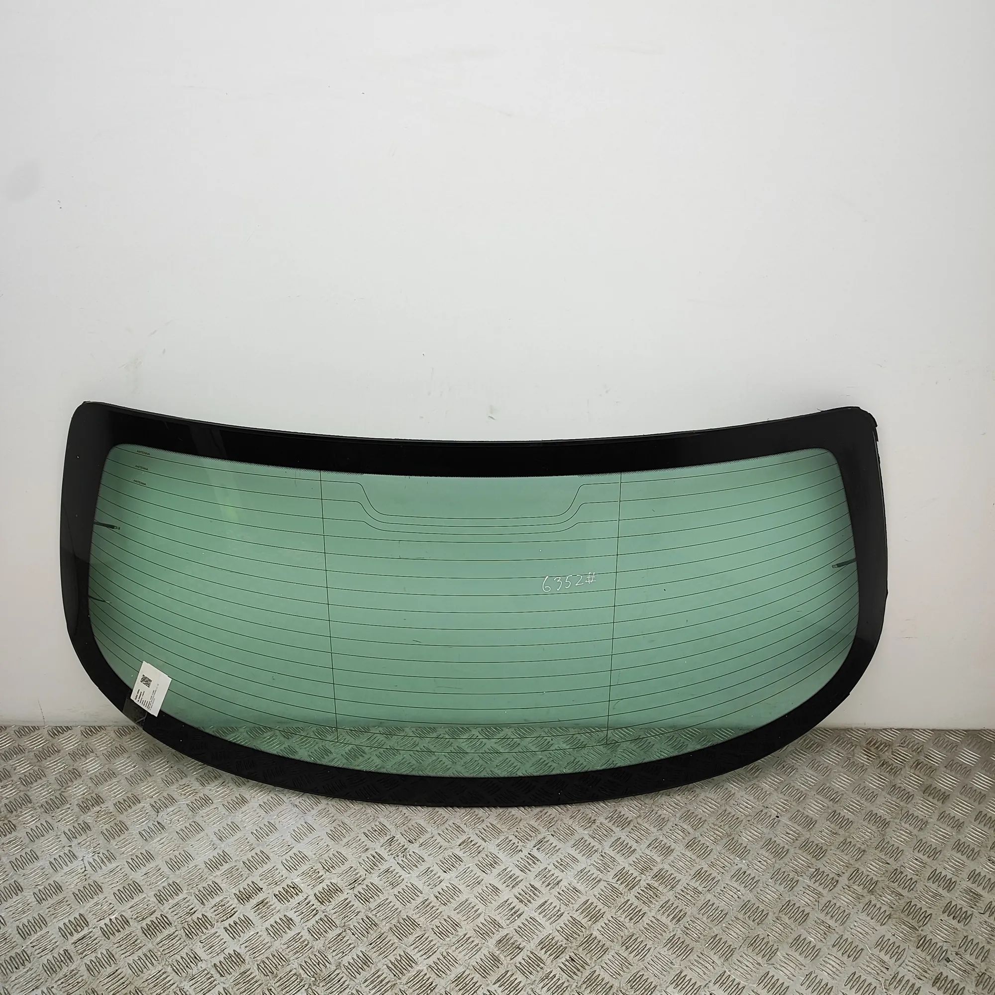 Jaguar XJ Rear Window glass Rear window glass — JAGUAR XJ (X350) (2003-2009...
