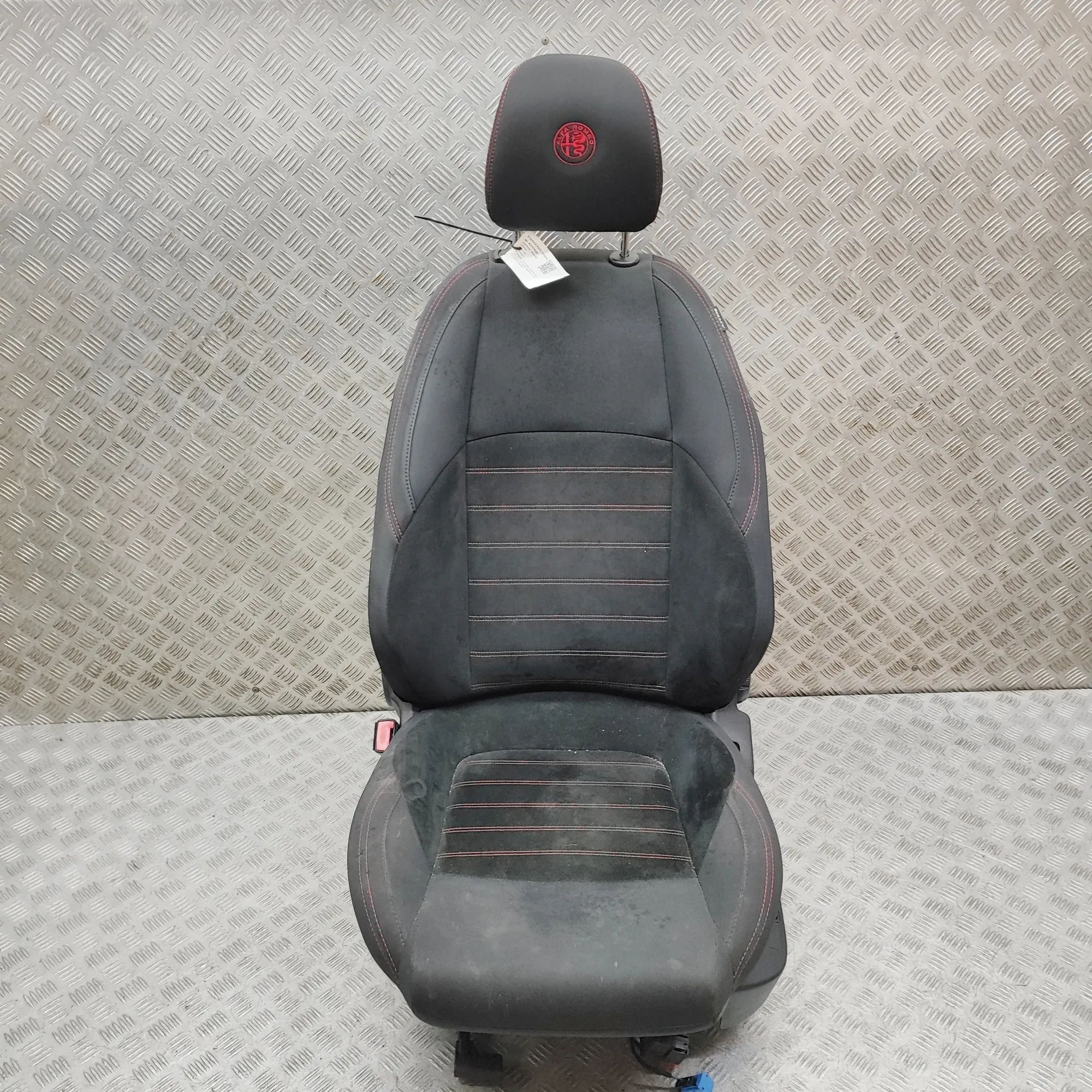 Alfa-Romeo Giulietta (940) Front Left Seat Front left seat — ALFA ROMEO GIULIETTA (940_) (...